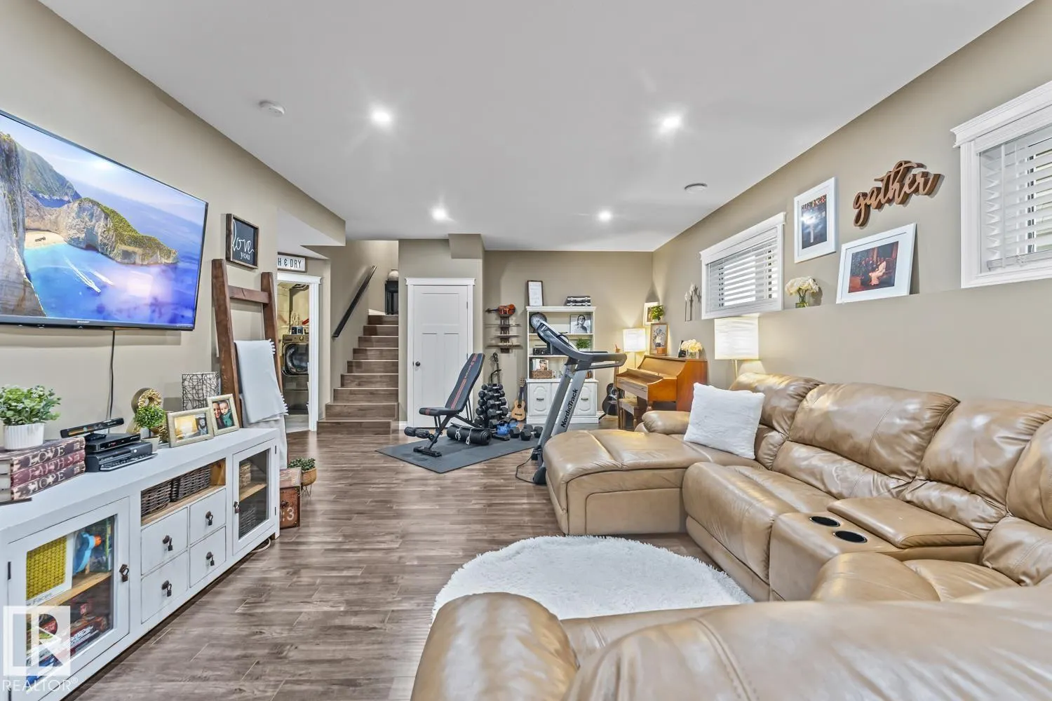 239 Terra Nova Crescent