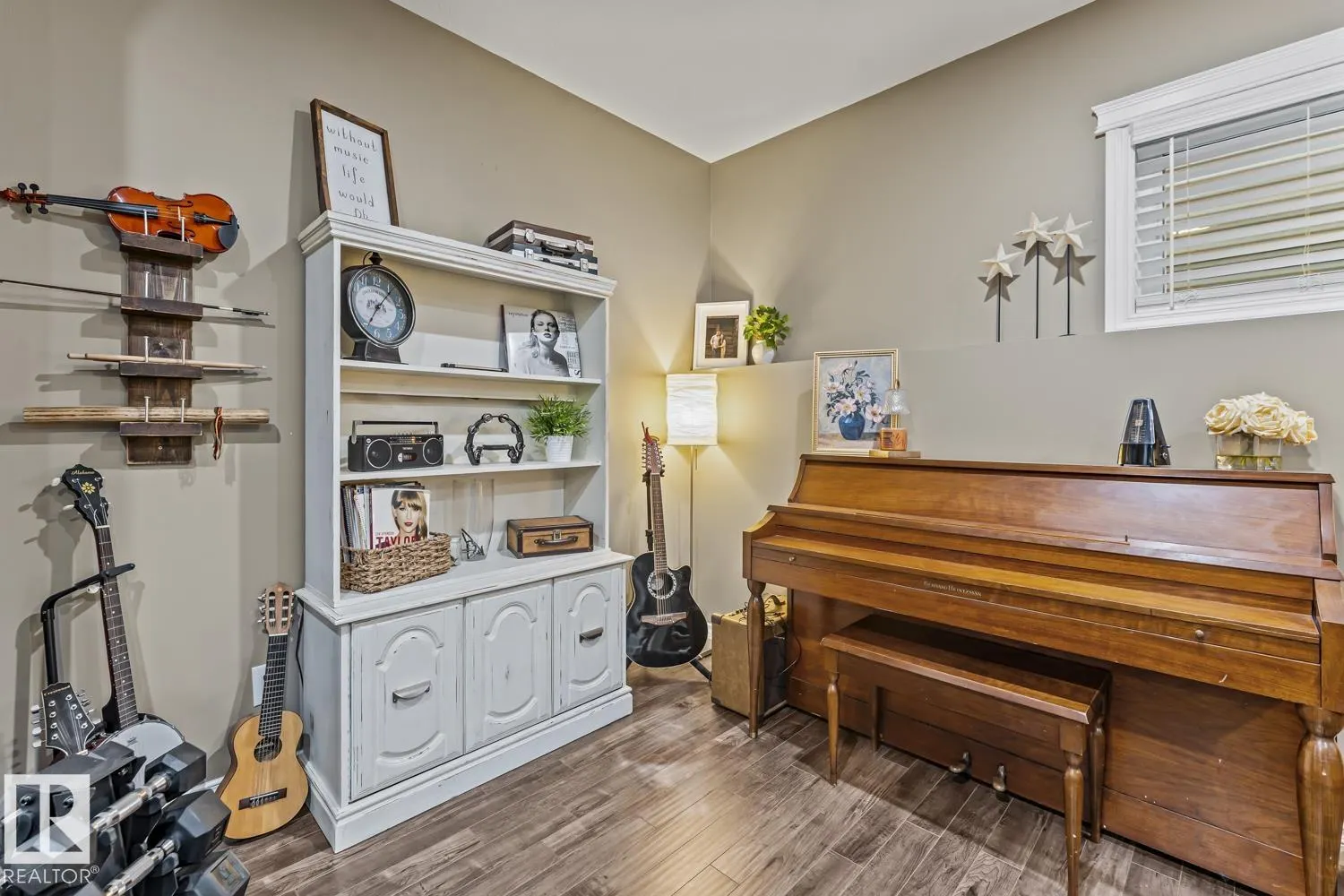 239 Terra Nova Crescent