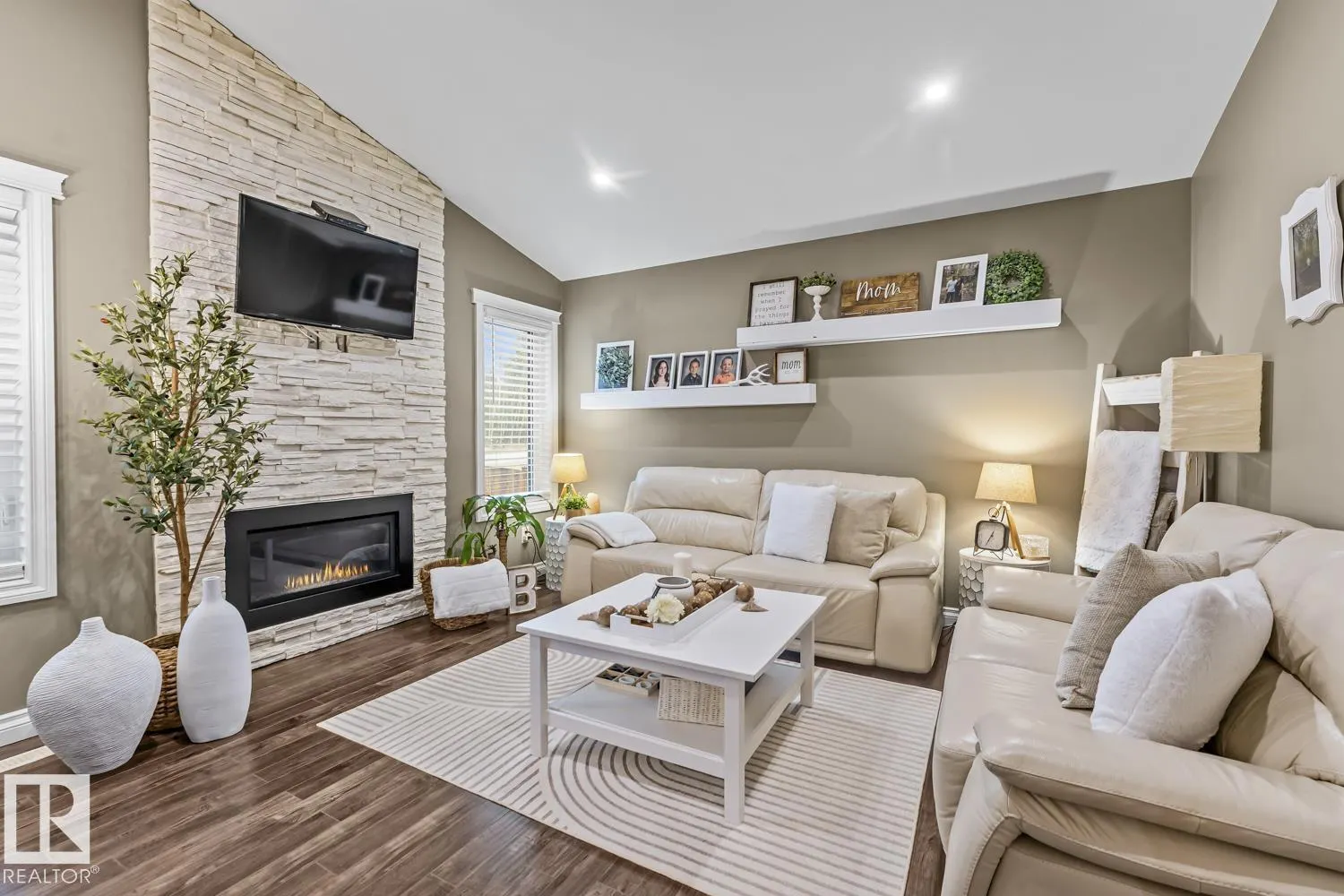 239 Terra Nova Crescent