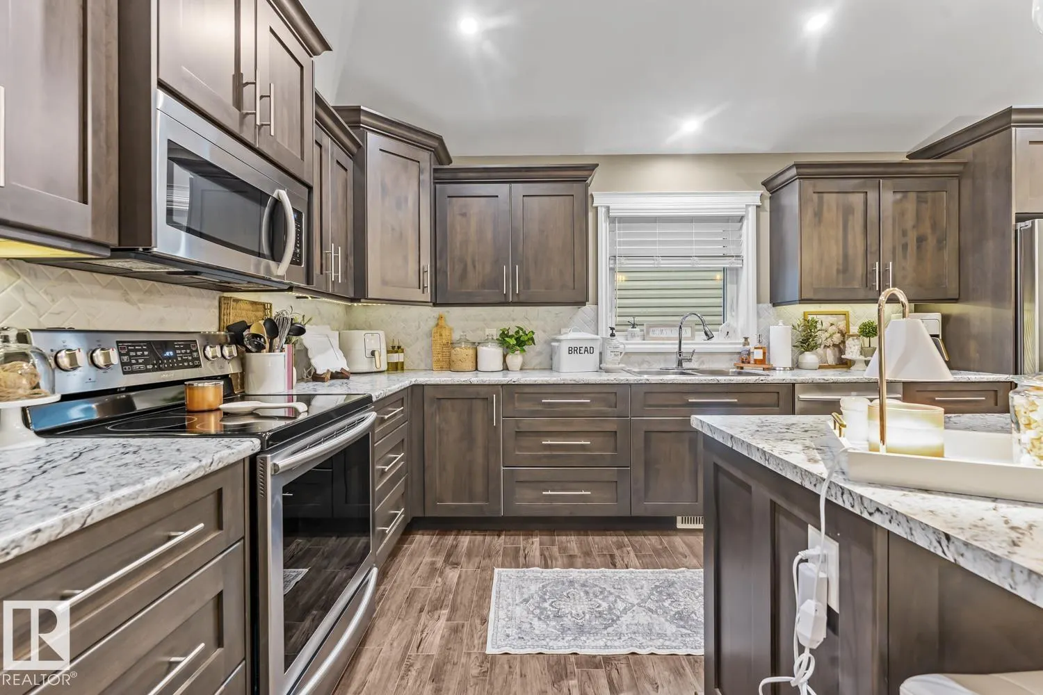 239 Terra Nova Crescent