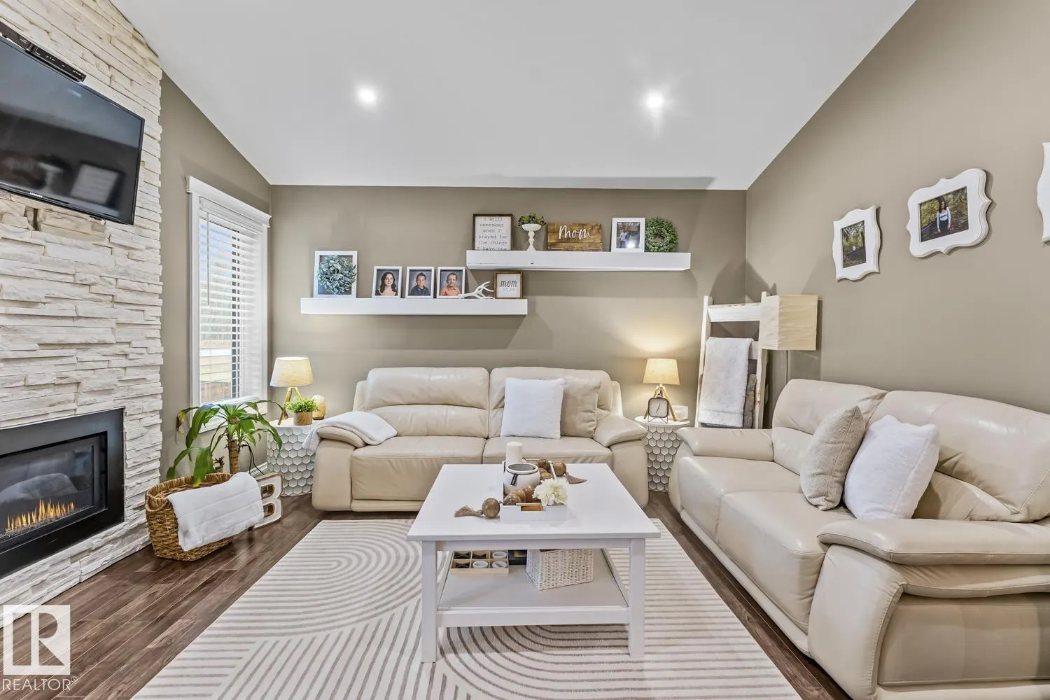 239 Terra Nova Crescent