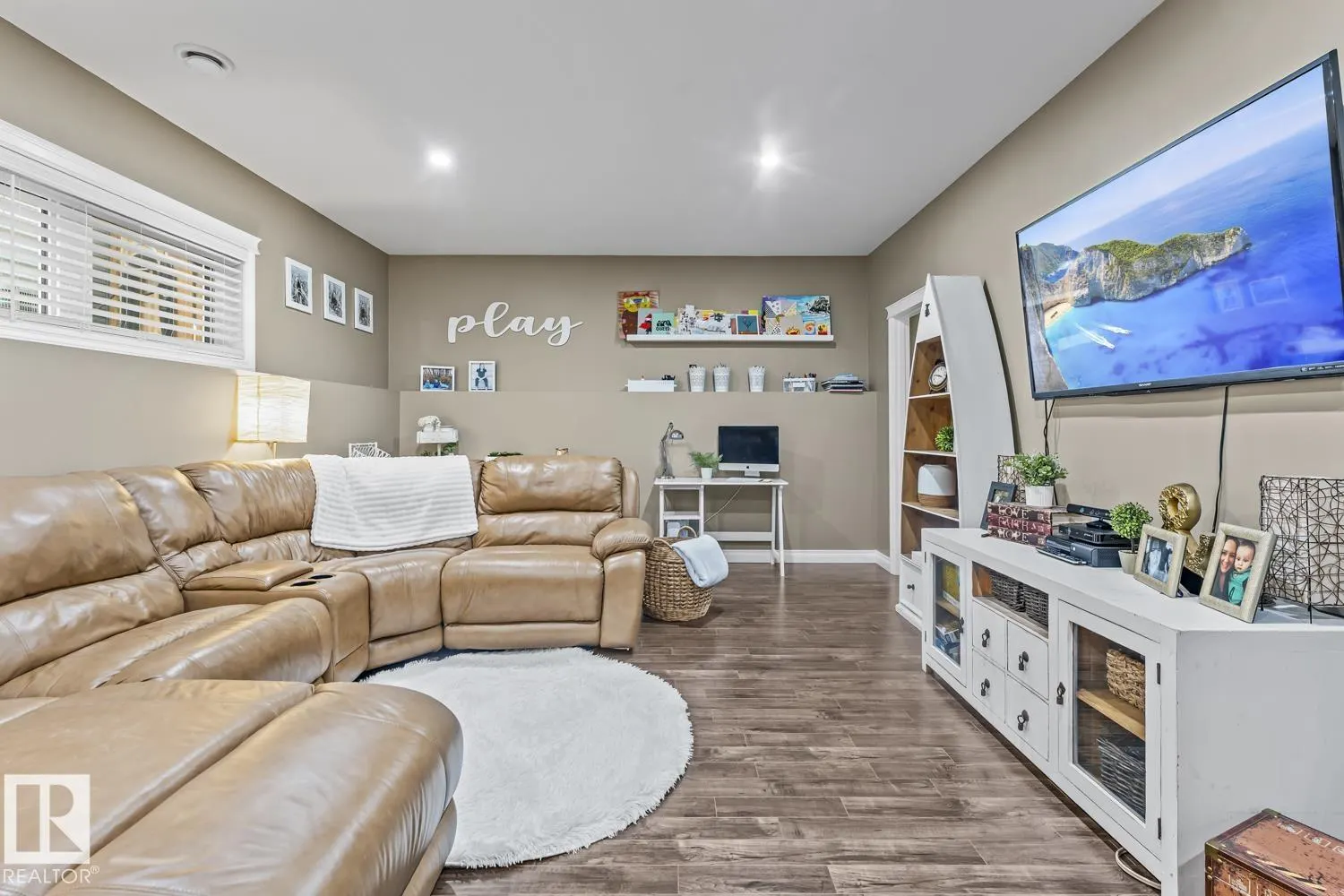 239 Terra Nova Crescent