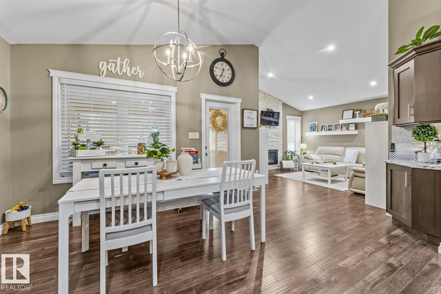 239 Terra Nova Crescent