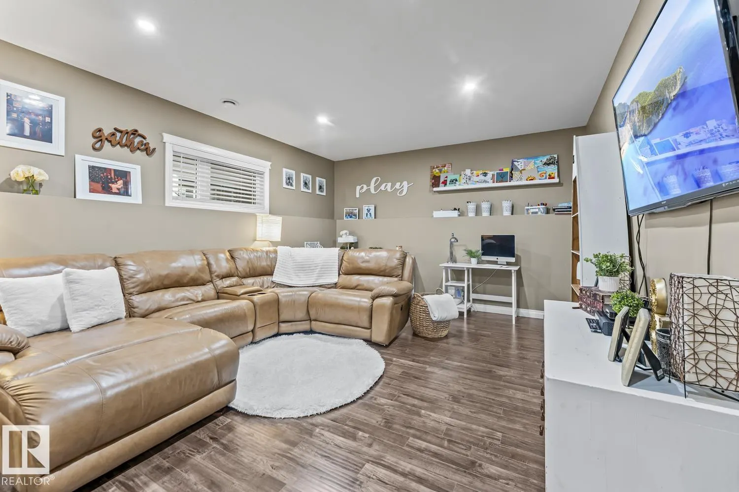 239 Terra Nova Crescent