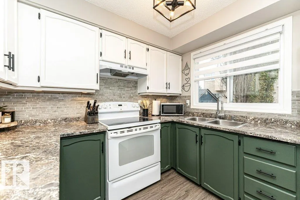 10944 Beaumaris Road