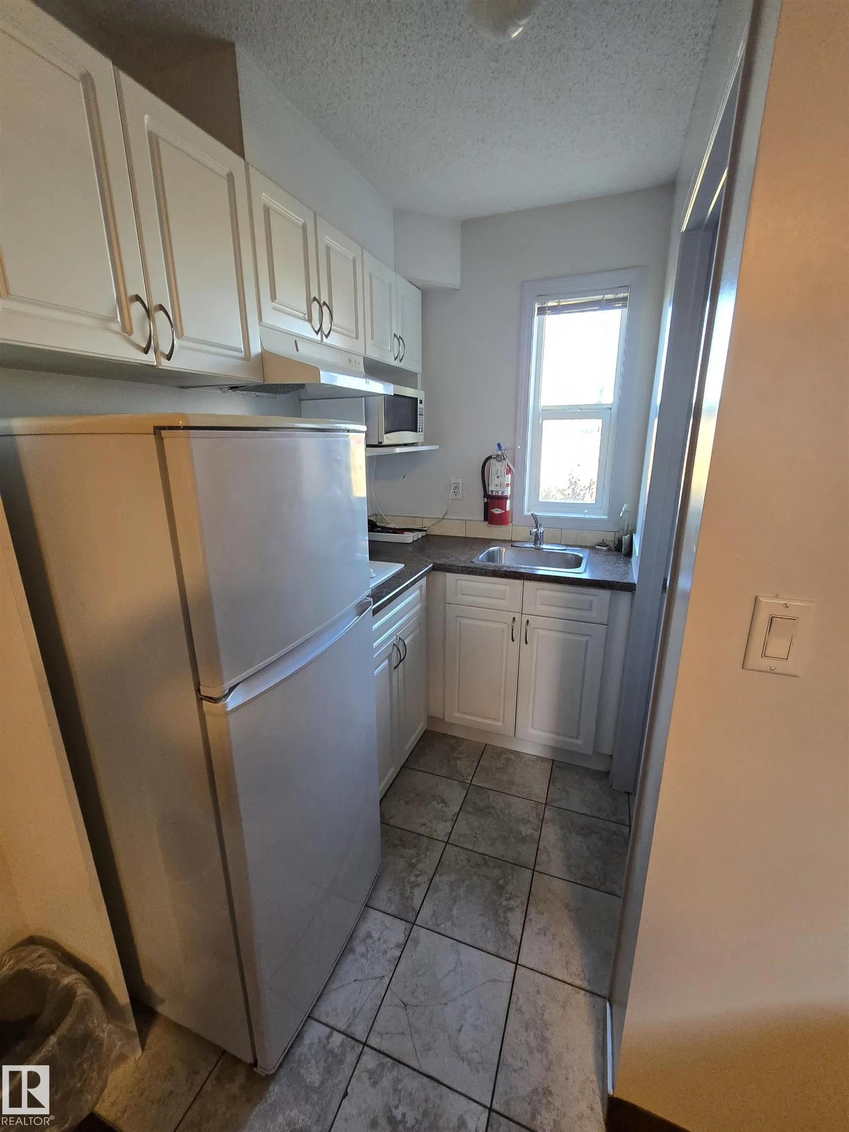 1414 CALGARY TRAIL SW