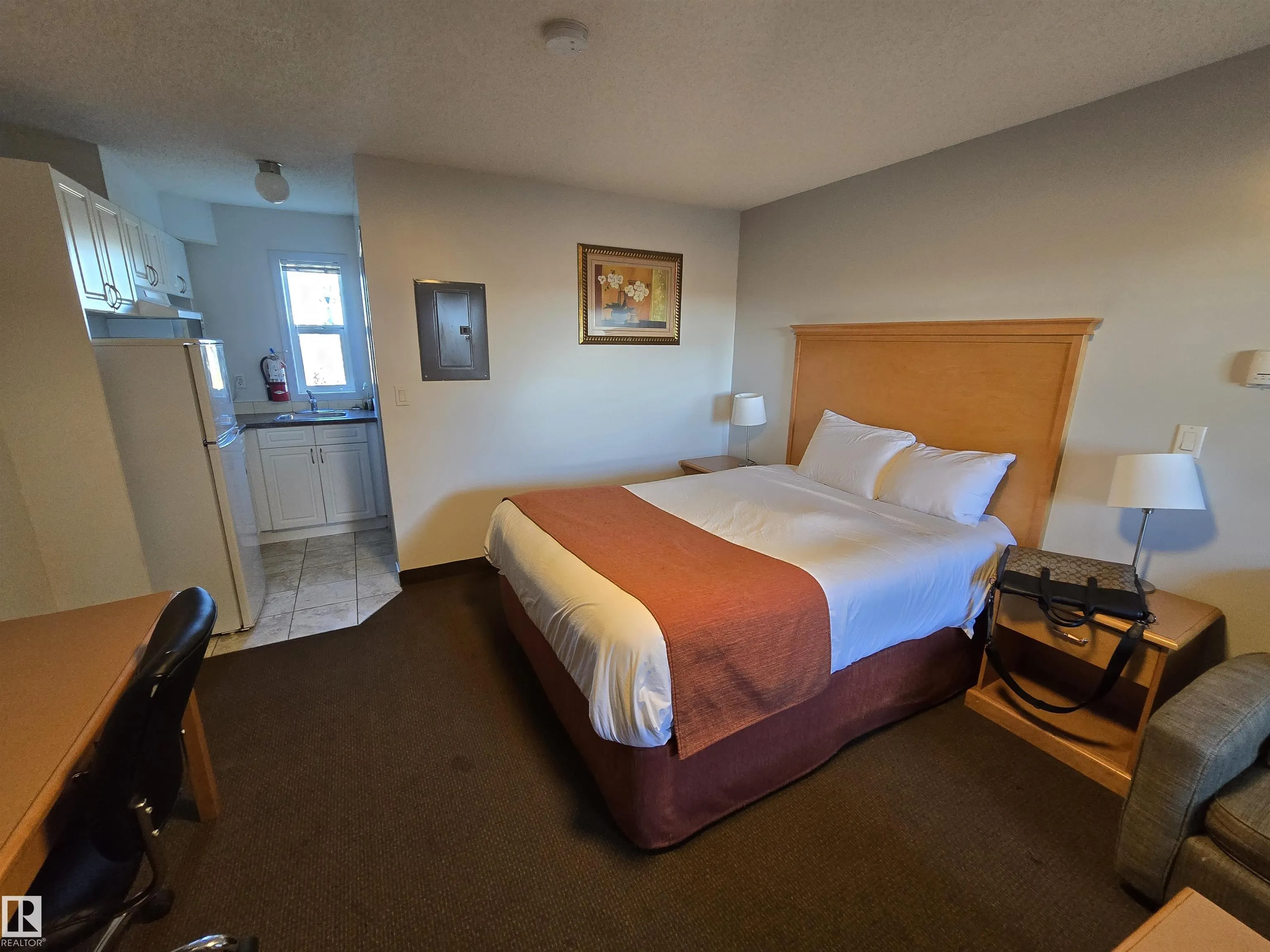 1414 CALGARY TRAIL SW