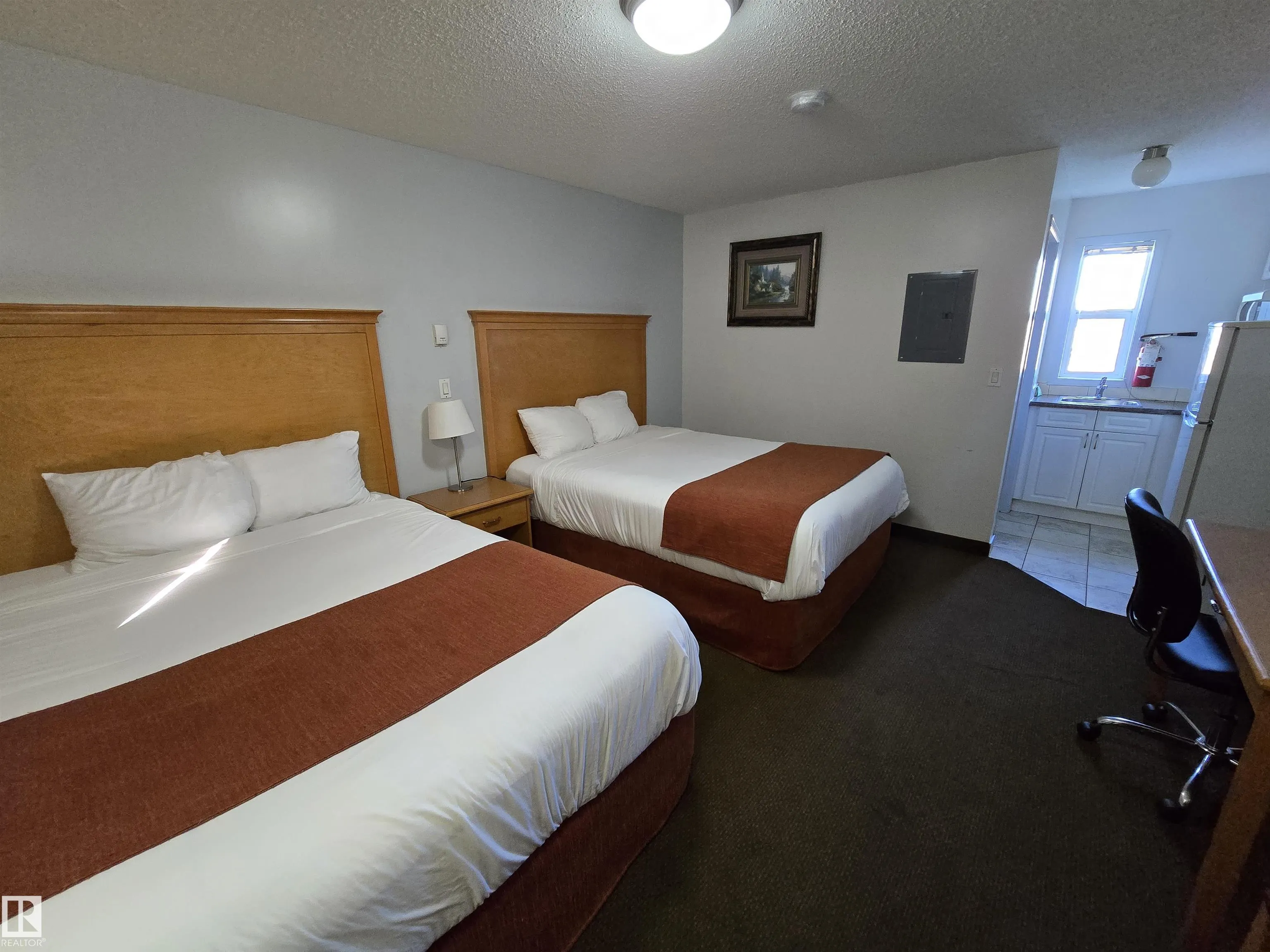 1414 CALGARY TRAIL SW