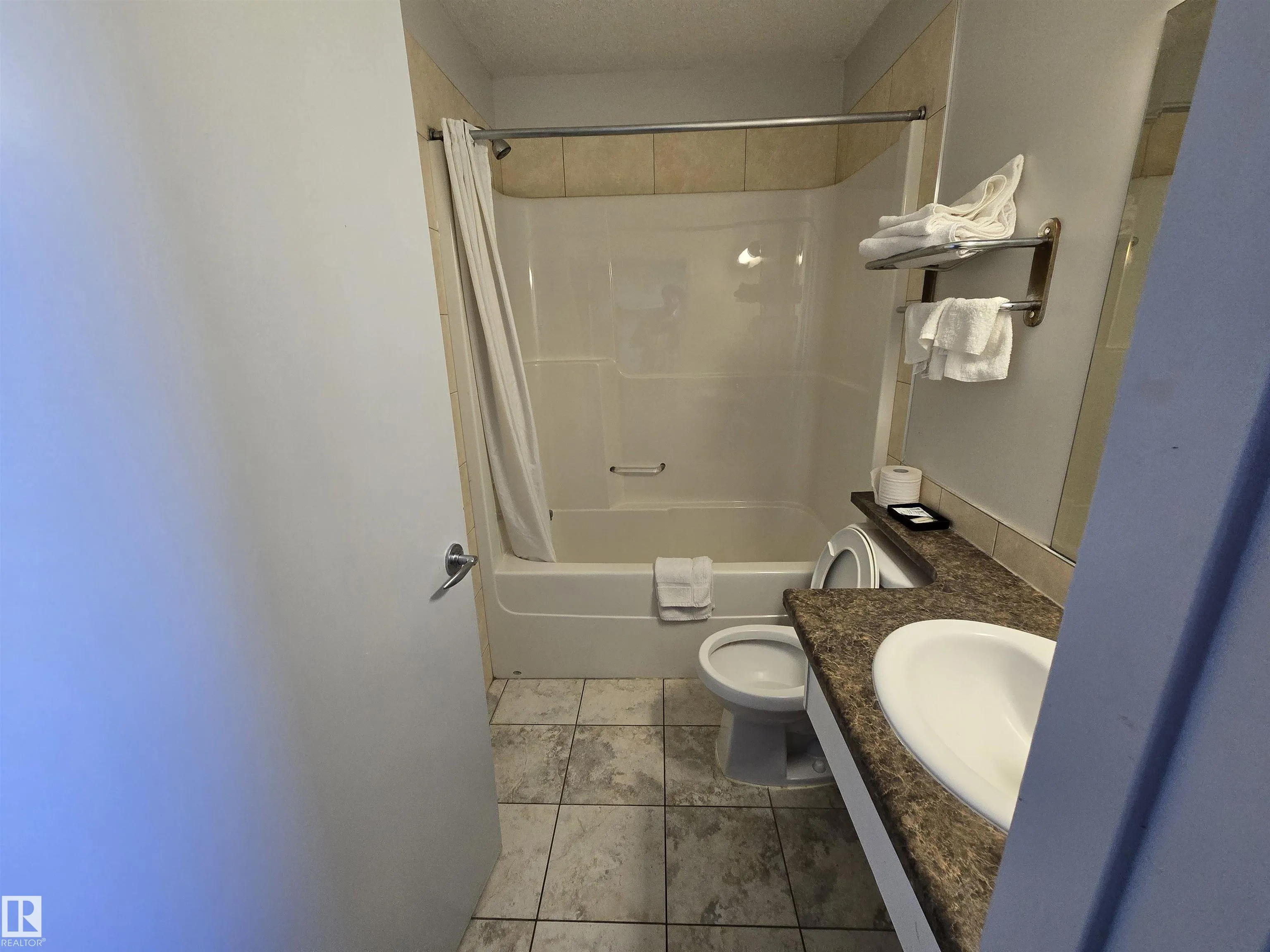 1414 CALGARY TRAIL SW