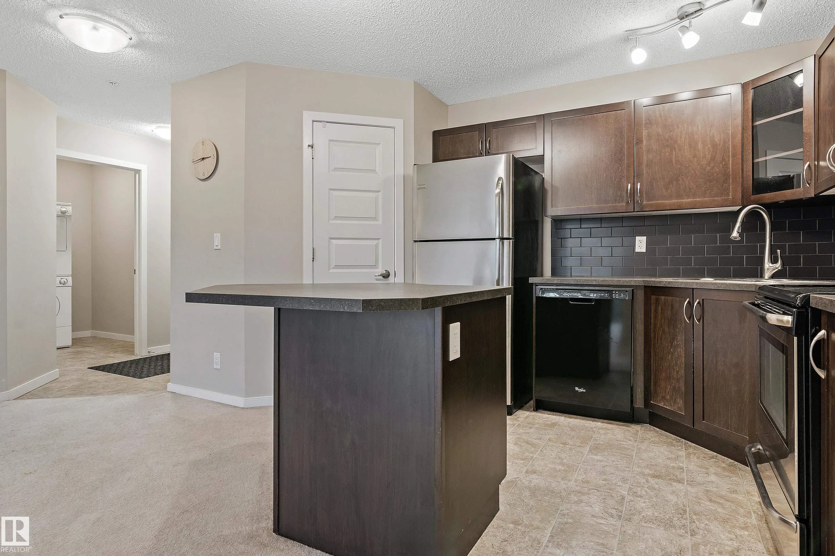 400 SILVER BERRY Road