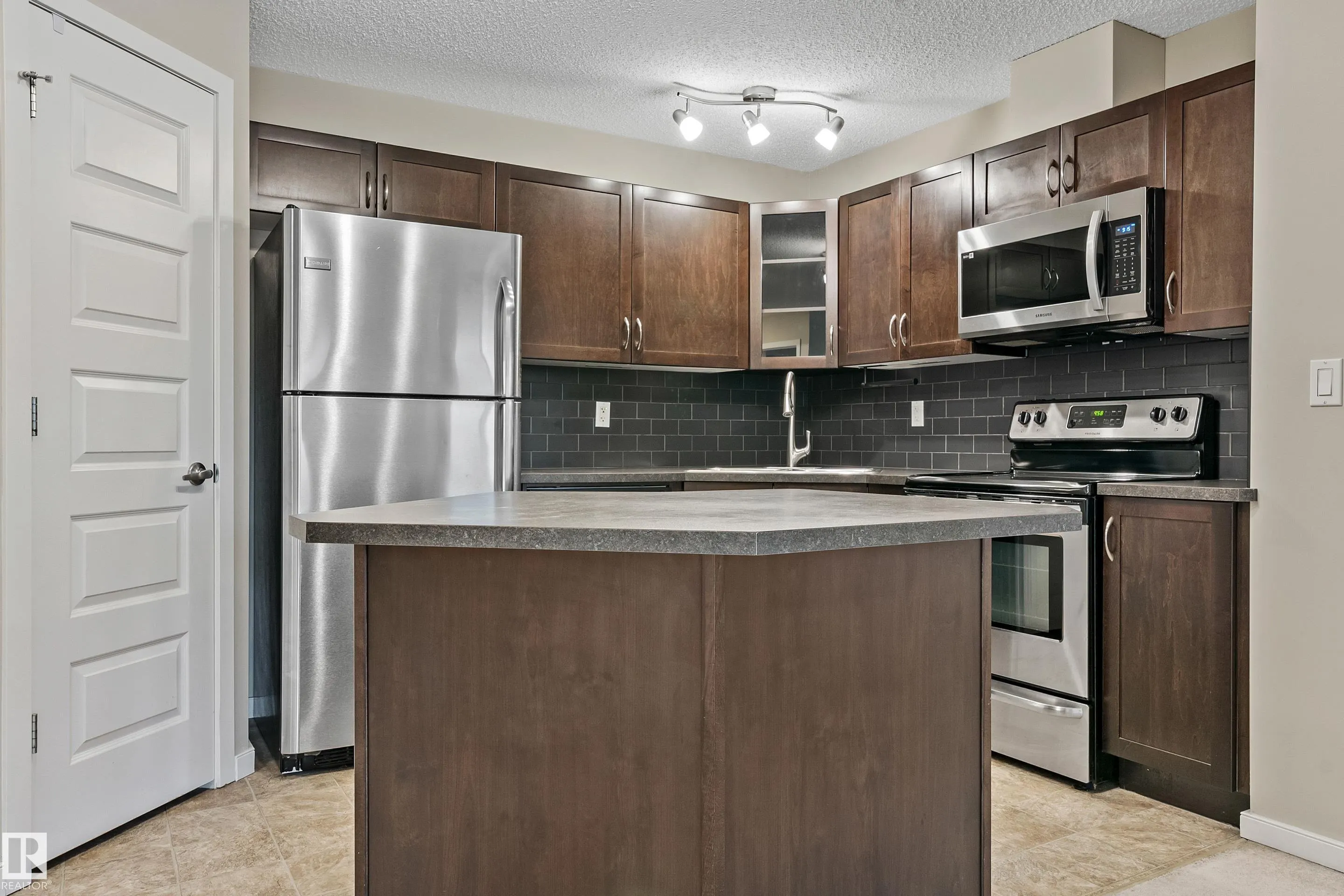 400 SILVER BERRY Road