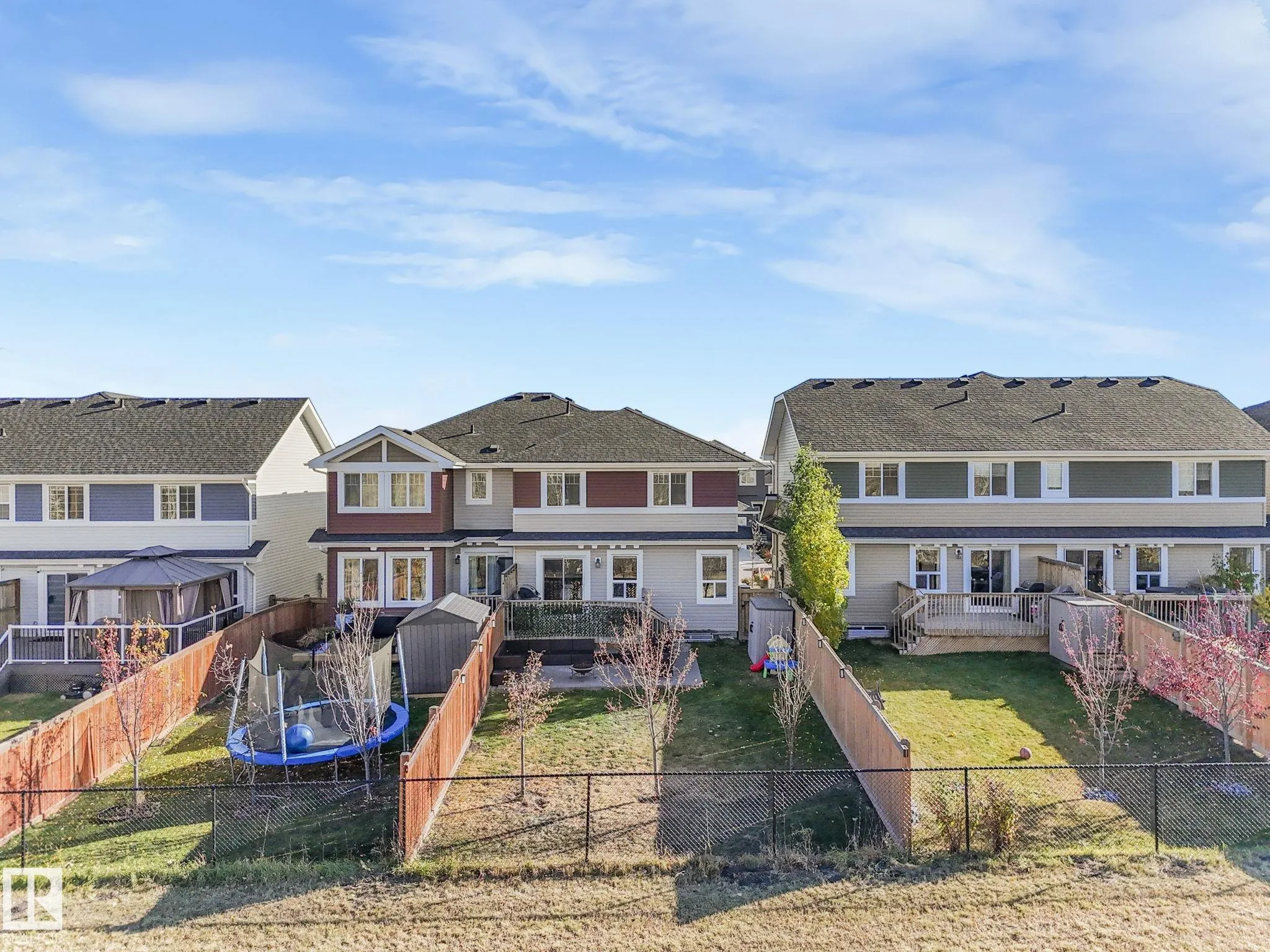 3881 ROBINS Crescent