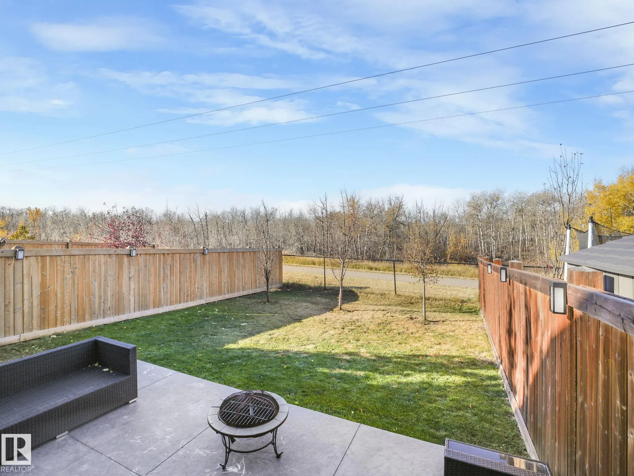 3881 ROBINS Crescent