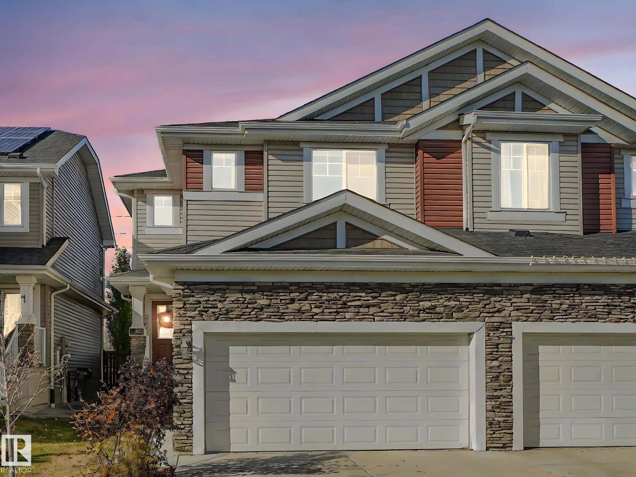 3881 ROBINS Crescent