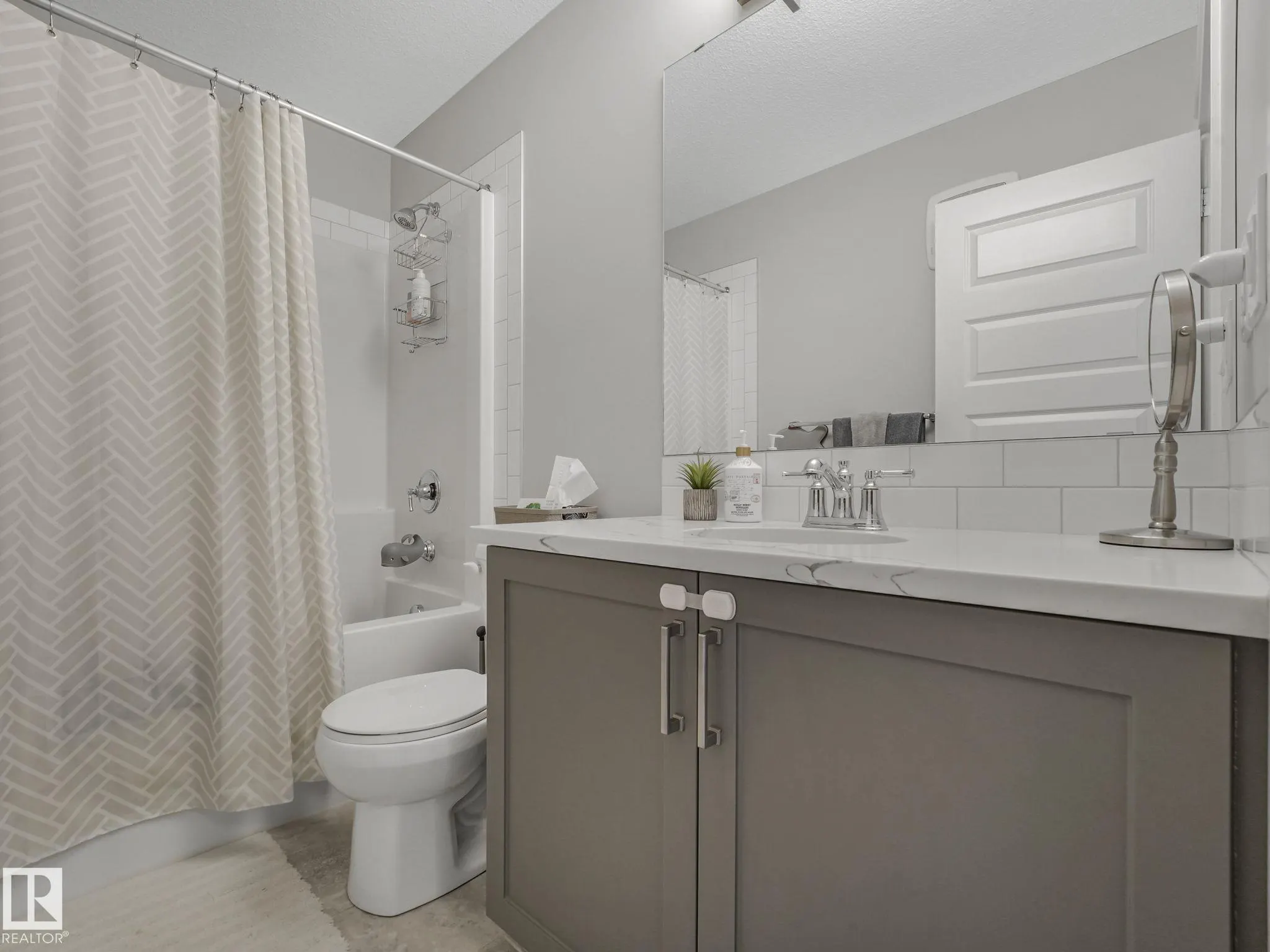 3881 ROBINS Crescent