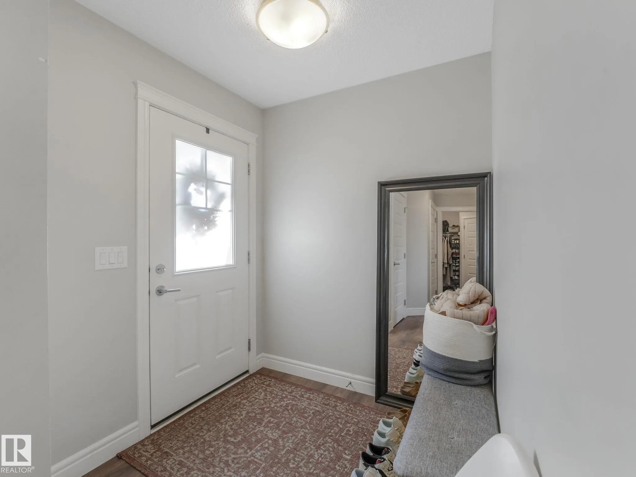 3881 ROBINS Crescent