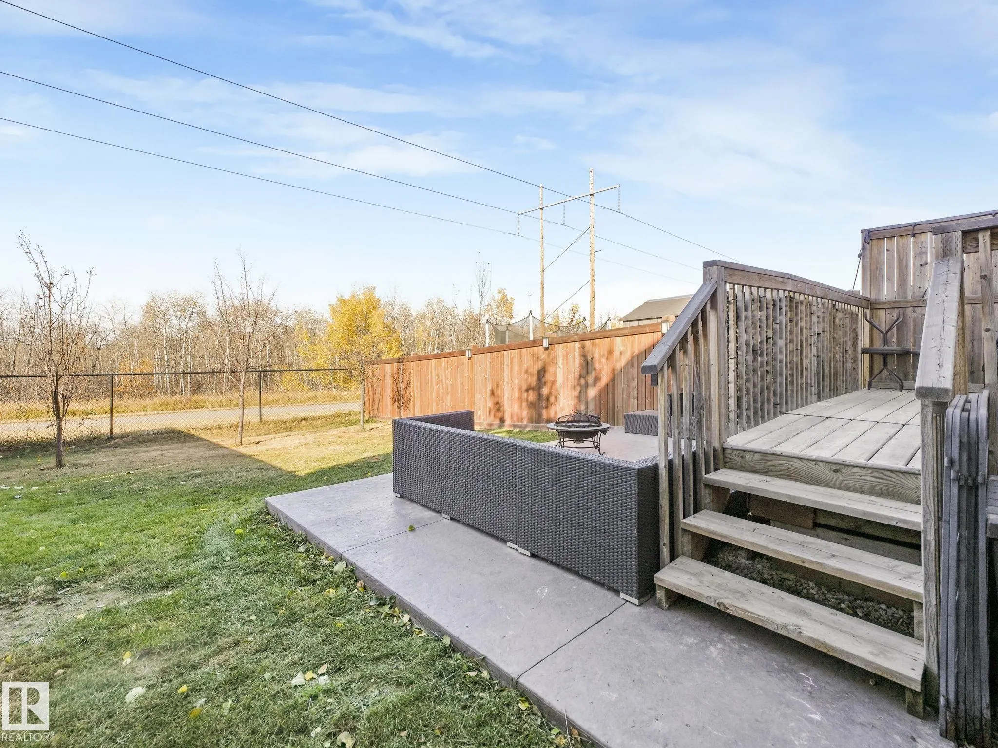 3881 ROBINS Crescent