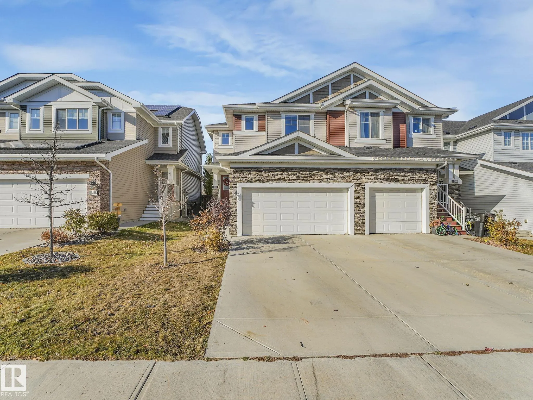 3881 ROBINS Crescent