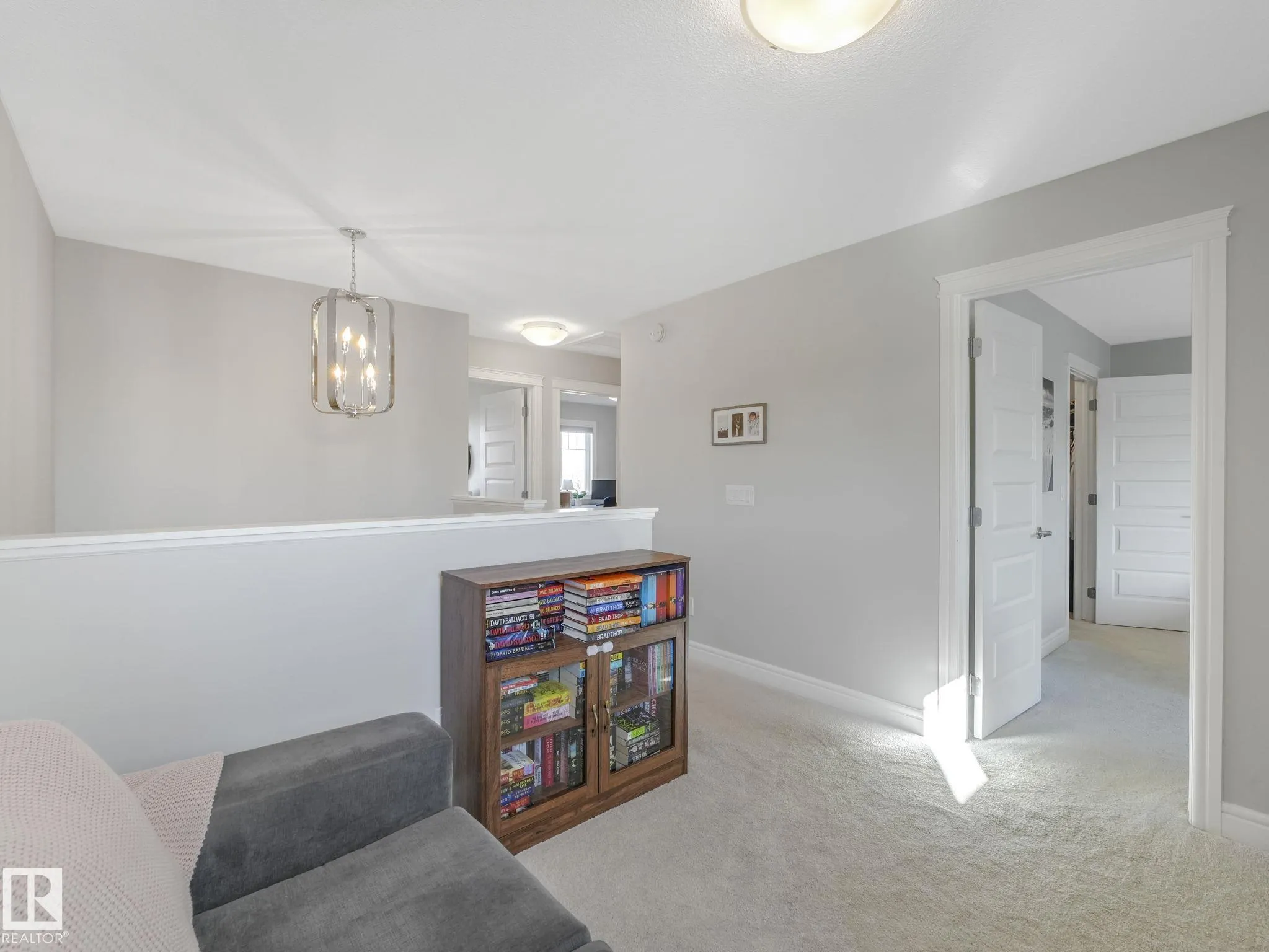 3881 ROBINS Crescent