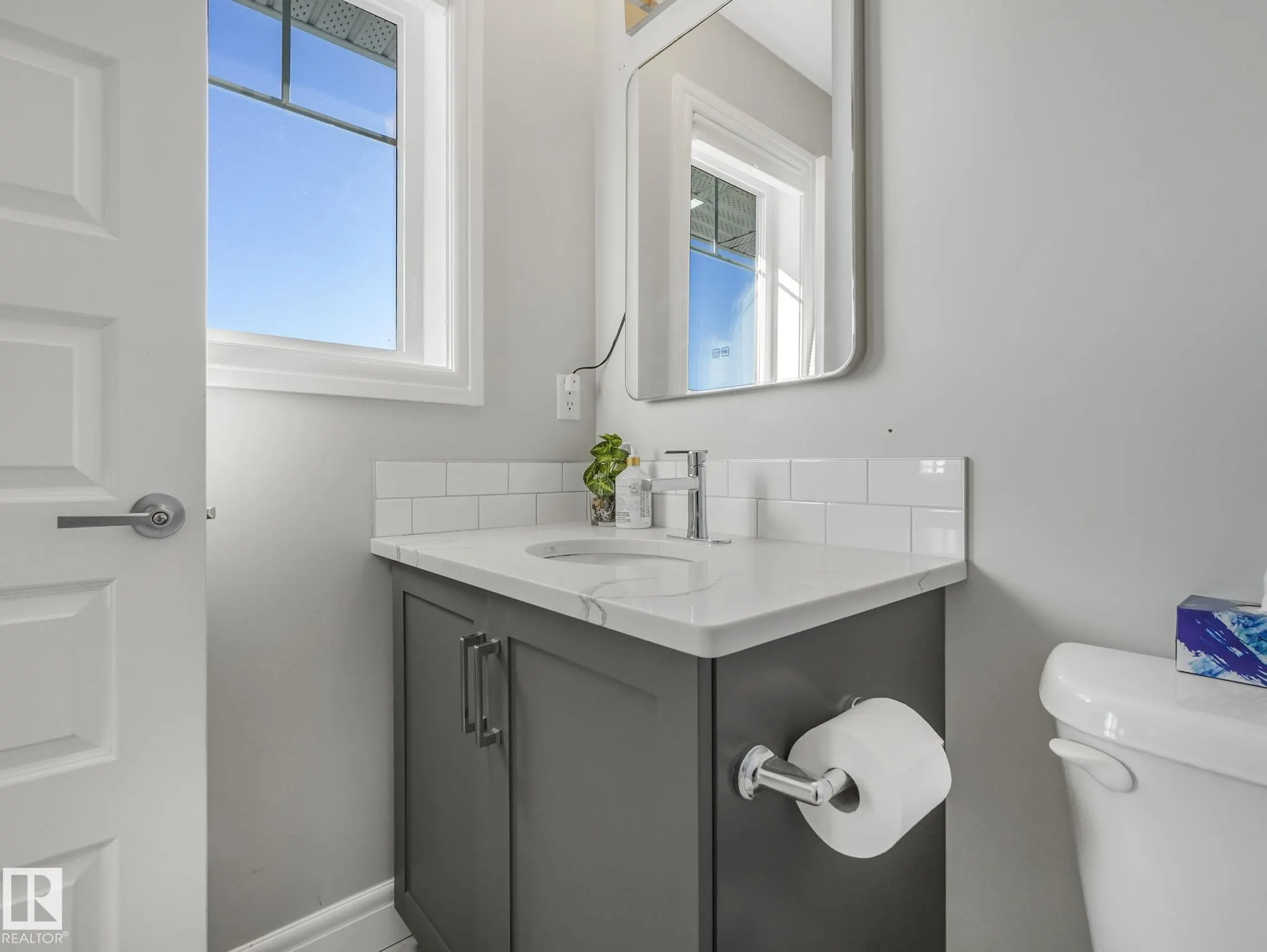 3881 ROBINS Crescent