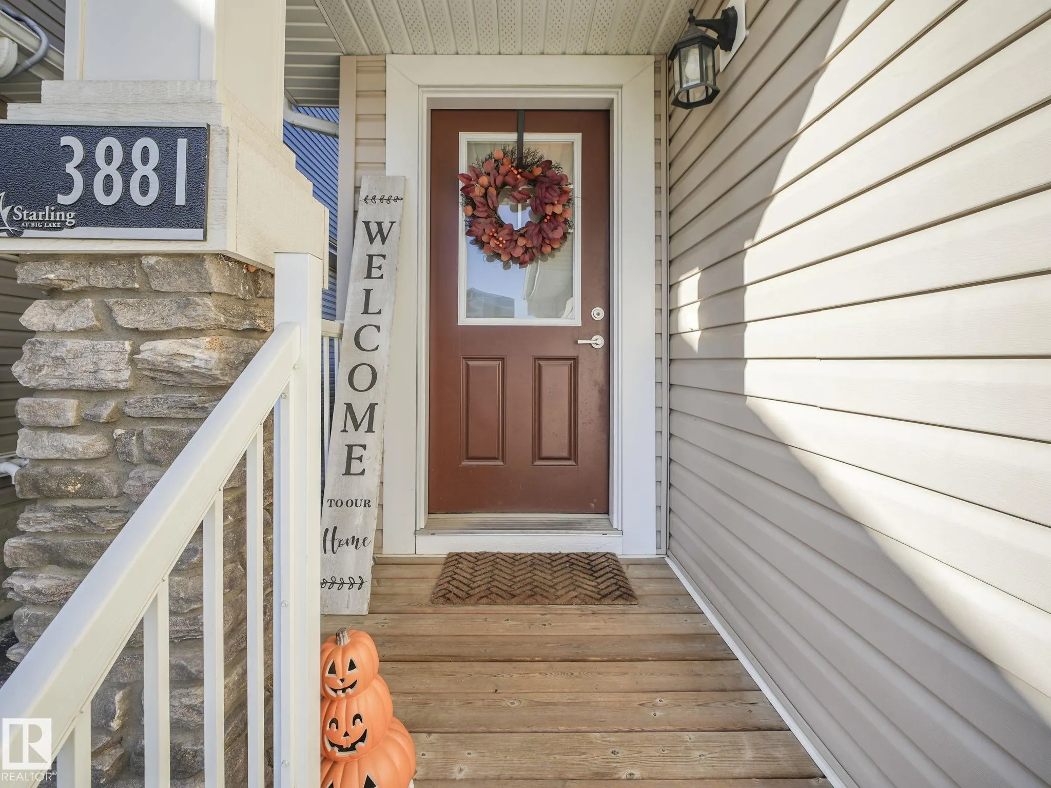 3881 ROBINS Crescent