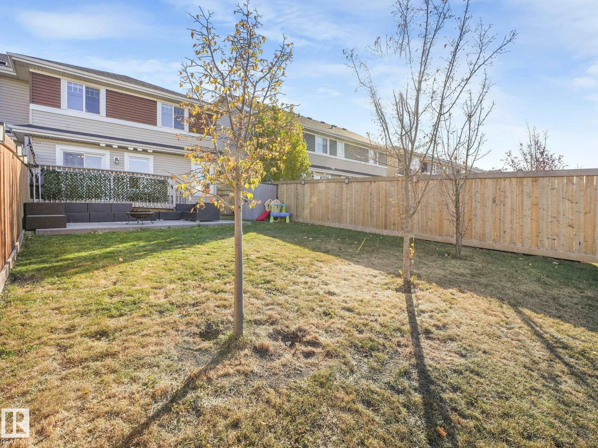 3881 ROBINS Crescent