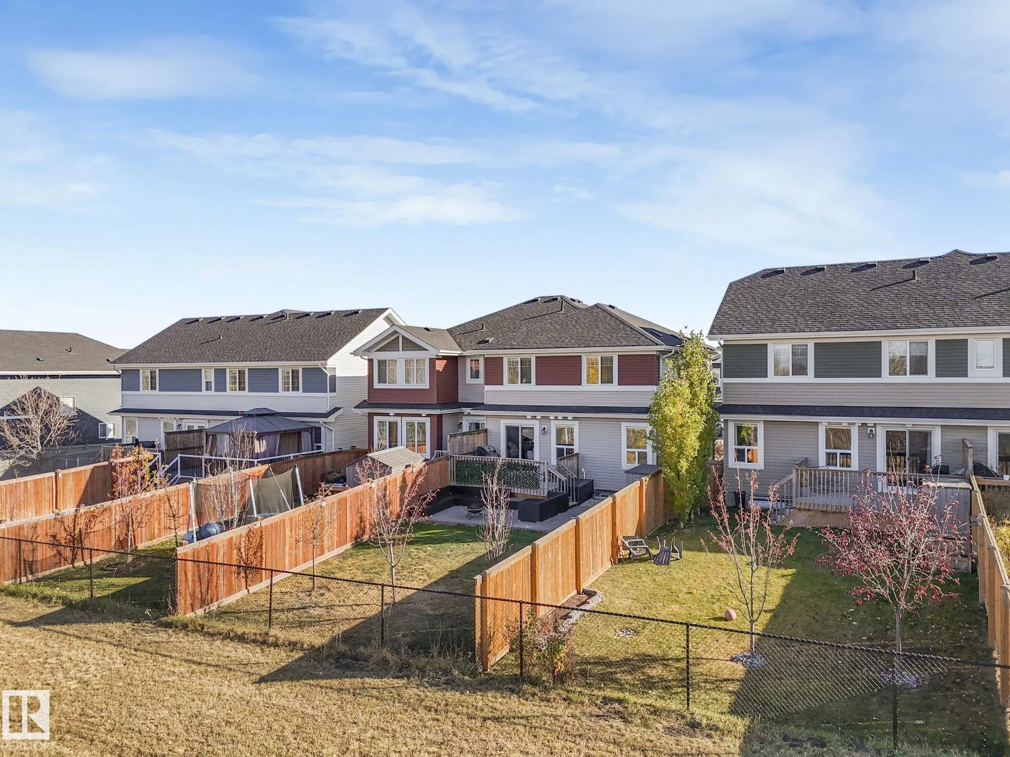 3881 ROBINS Crescent