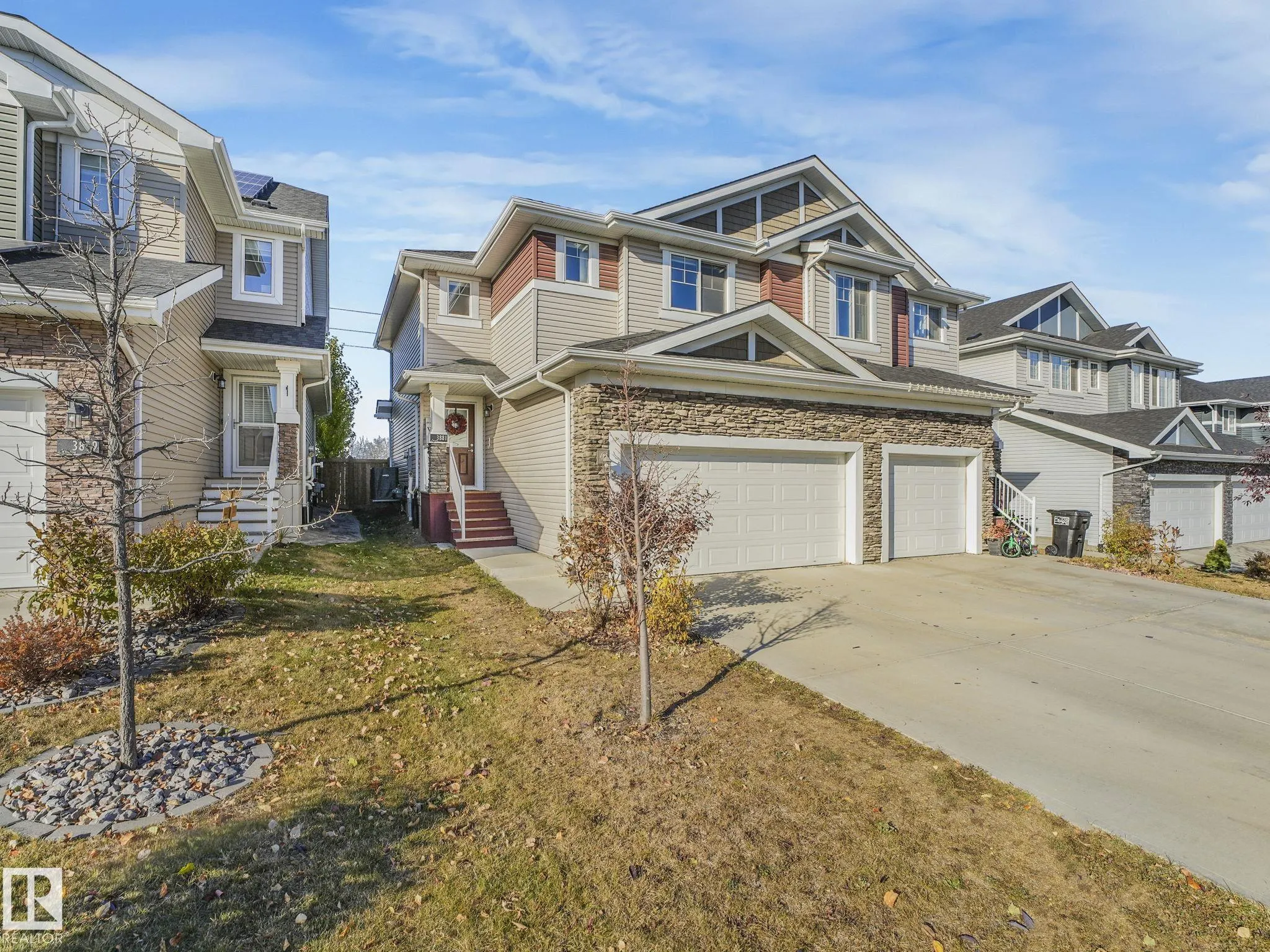 3881 ROBINS Crescent