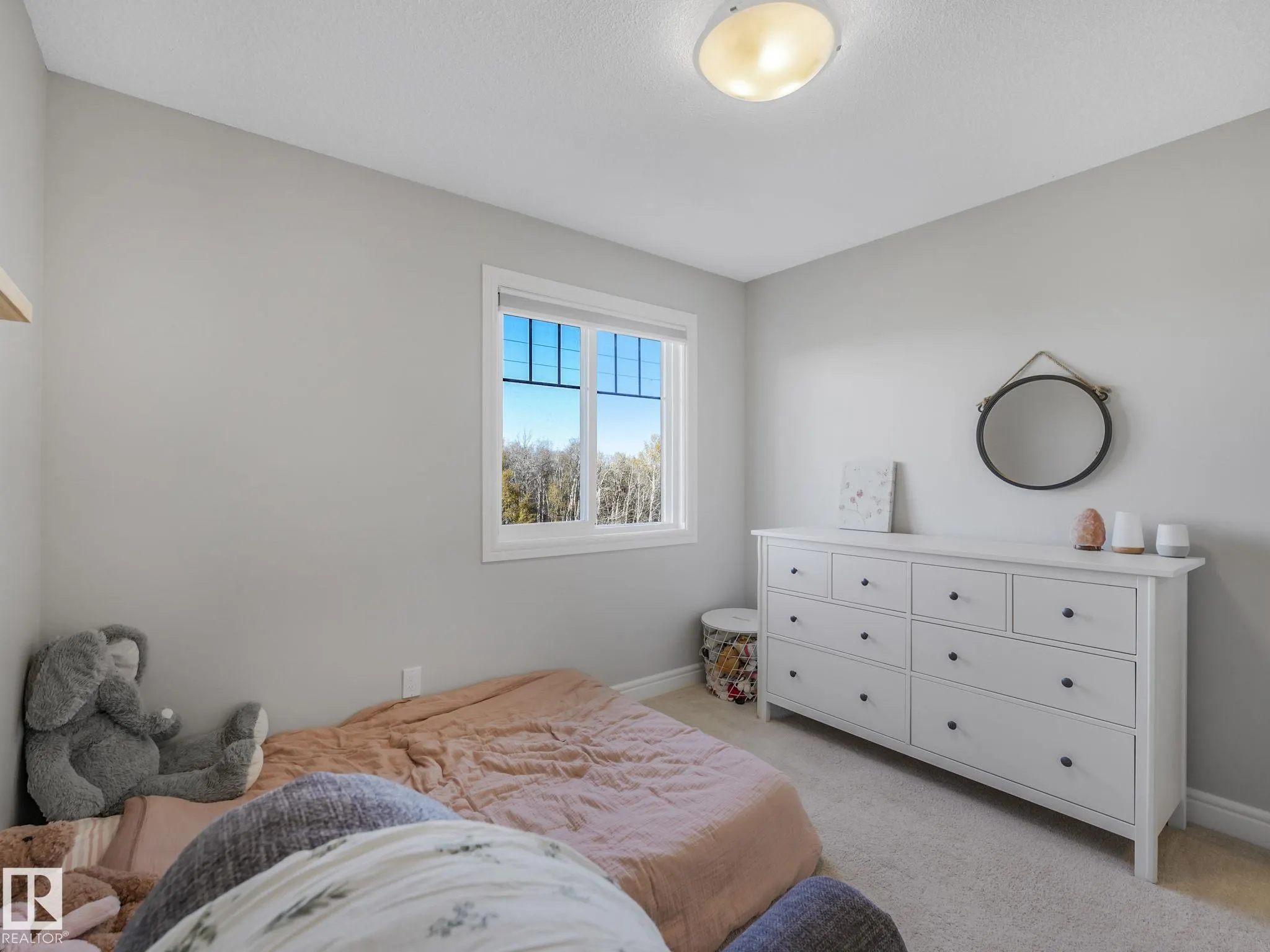 3881 ROBINS Crescent