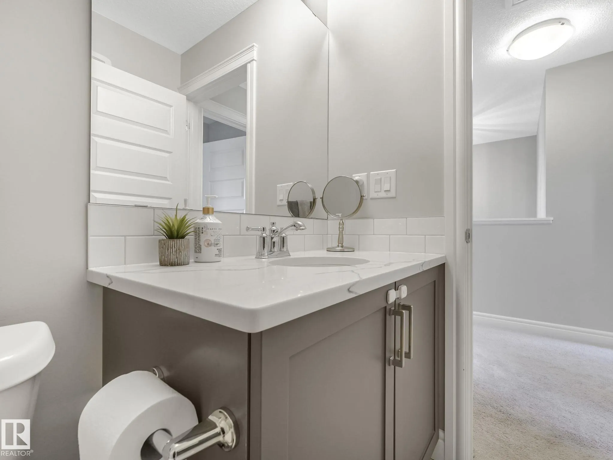 3881 ROBINS Crescent