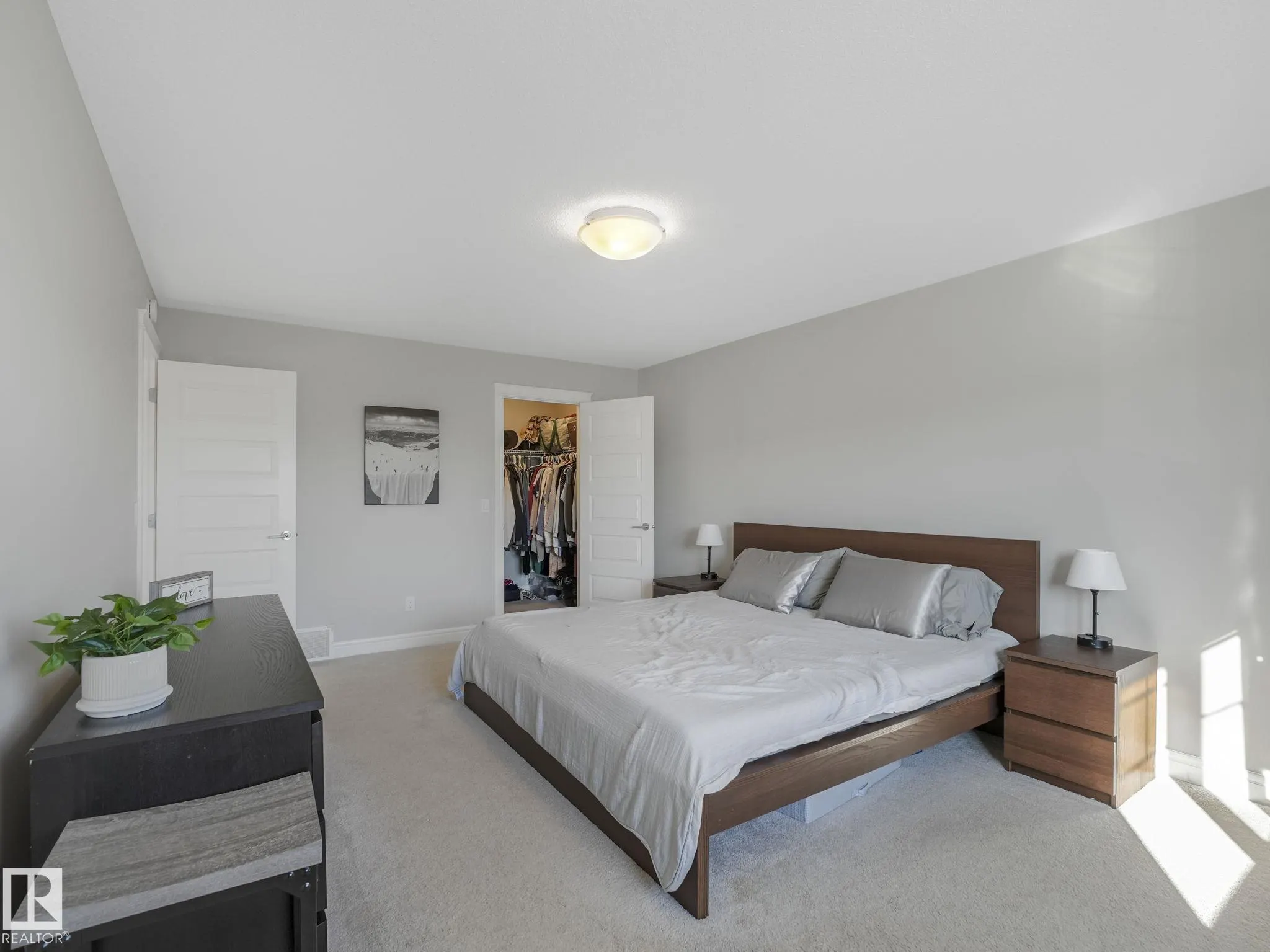 3881 ROBINS Crescent