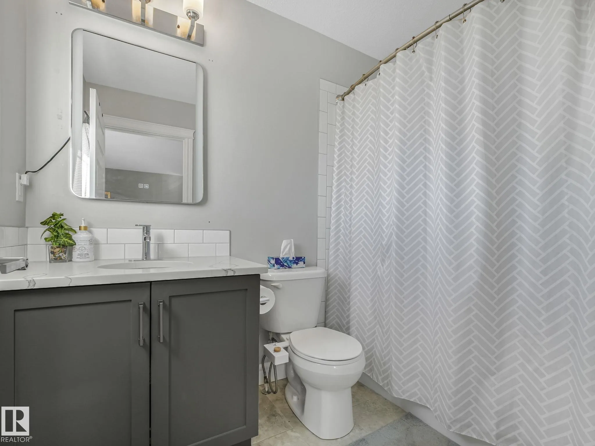 3881 ROBINS Crescent