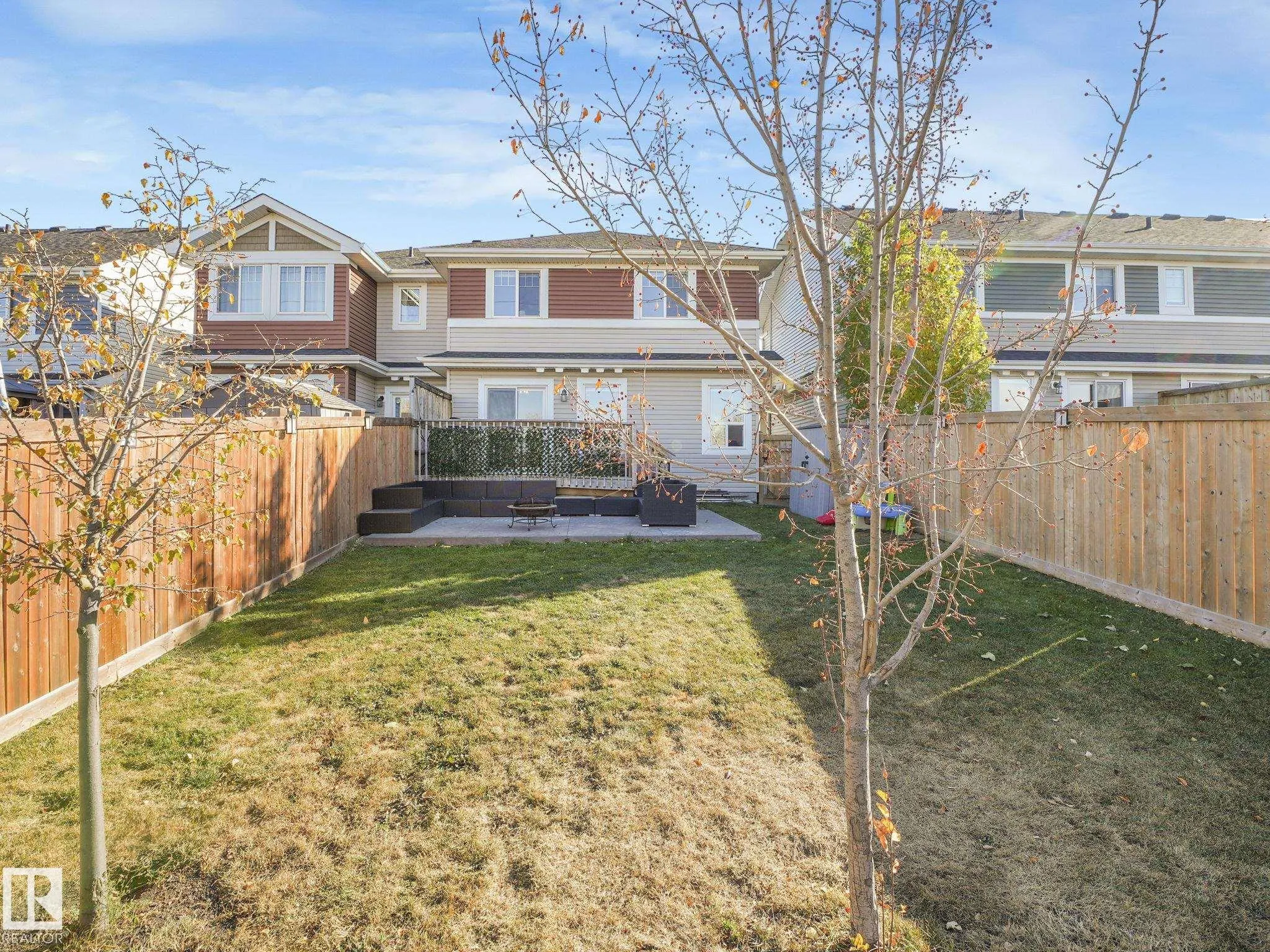 3881 ROBINS Crescent