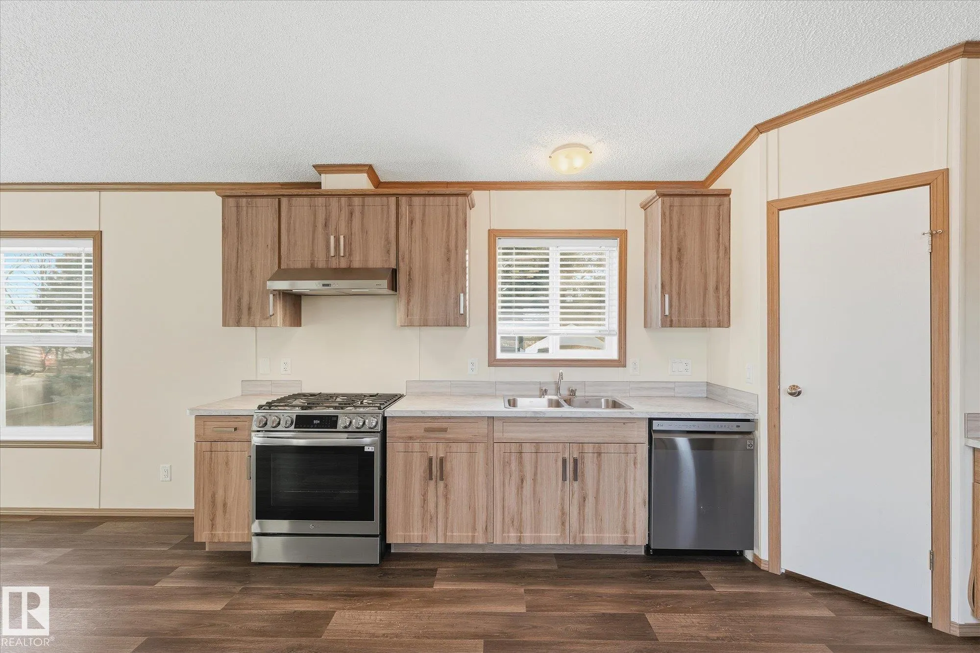 242 305 Calahoo Road