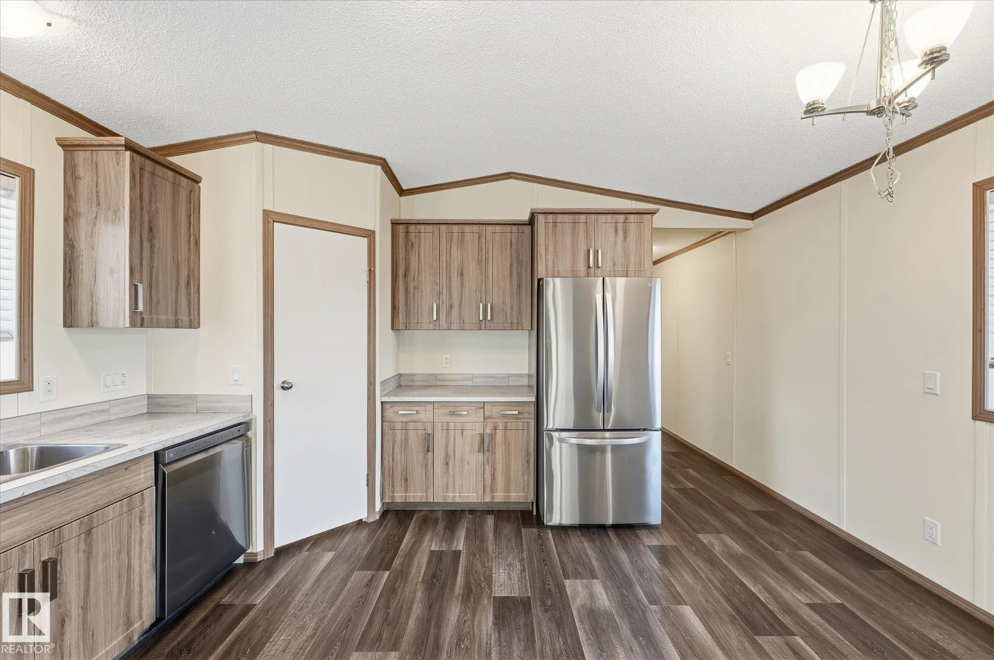 242 305 Calahoo Road