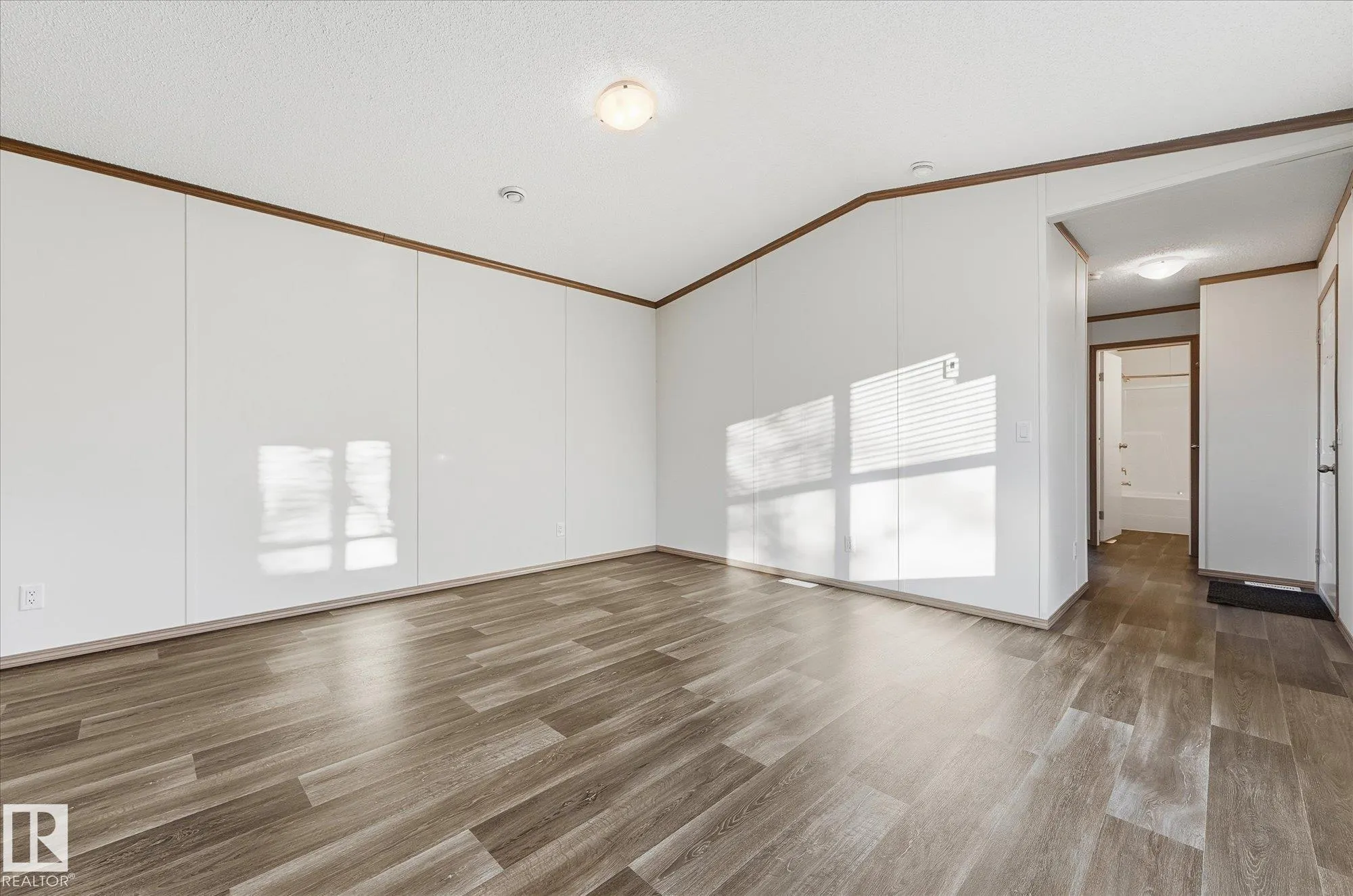 242 305 Calahoo Road