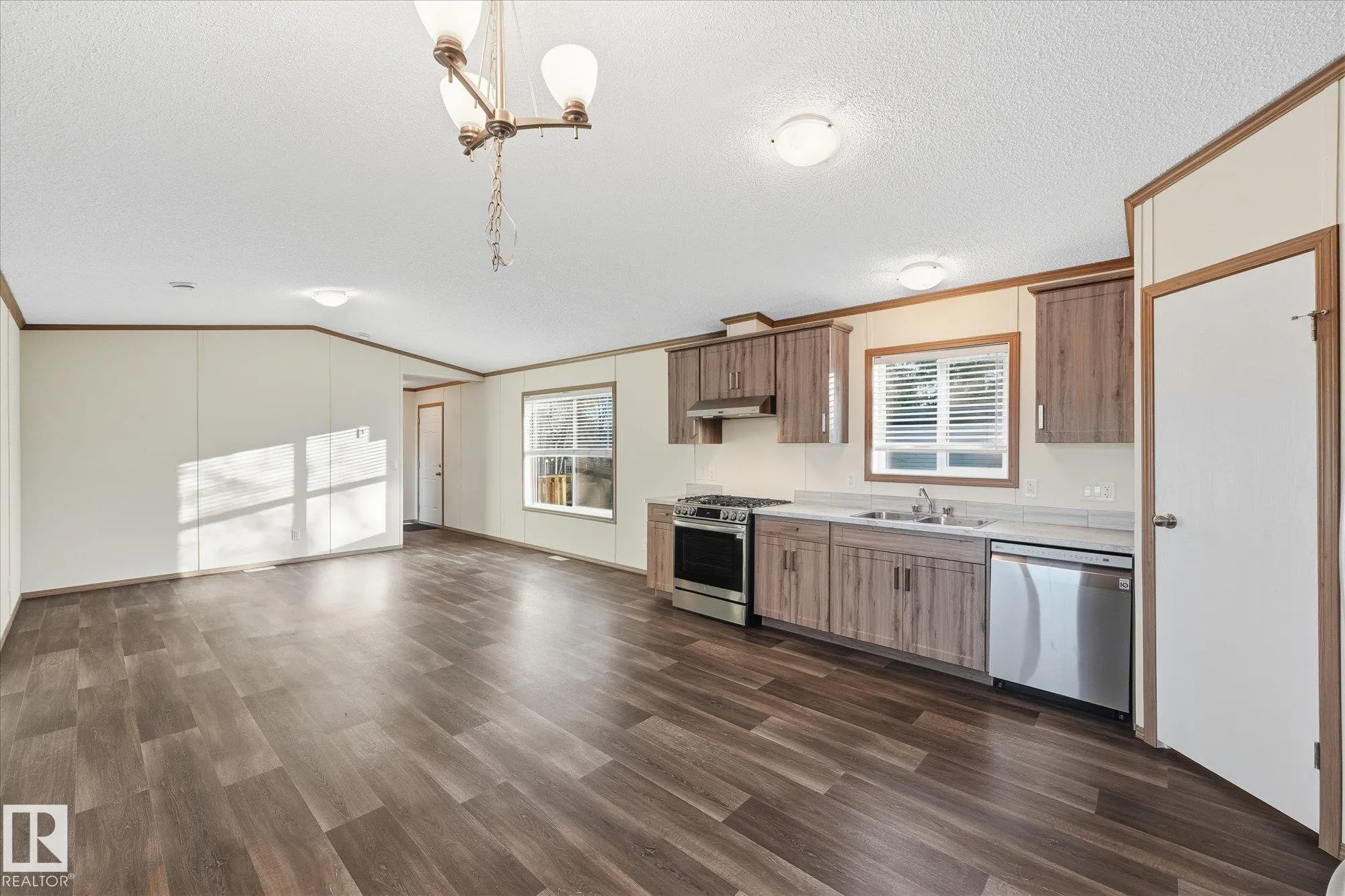 242 305 Calahoo Road