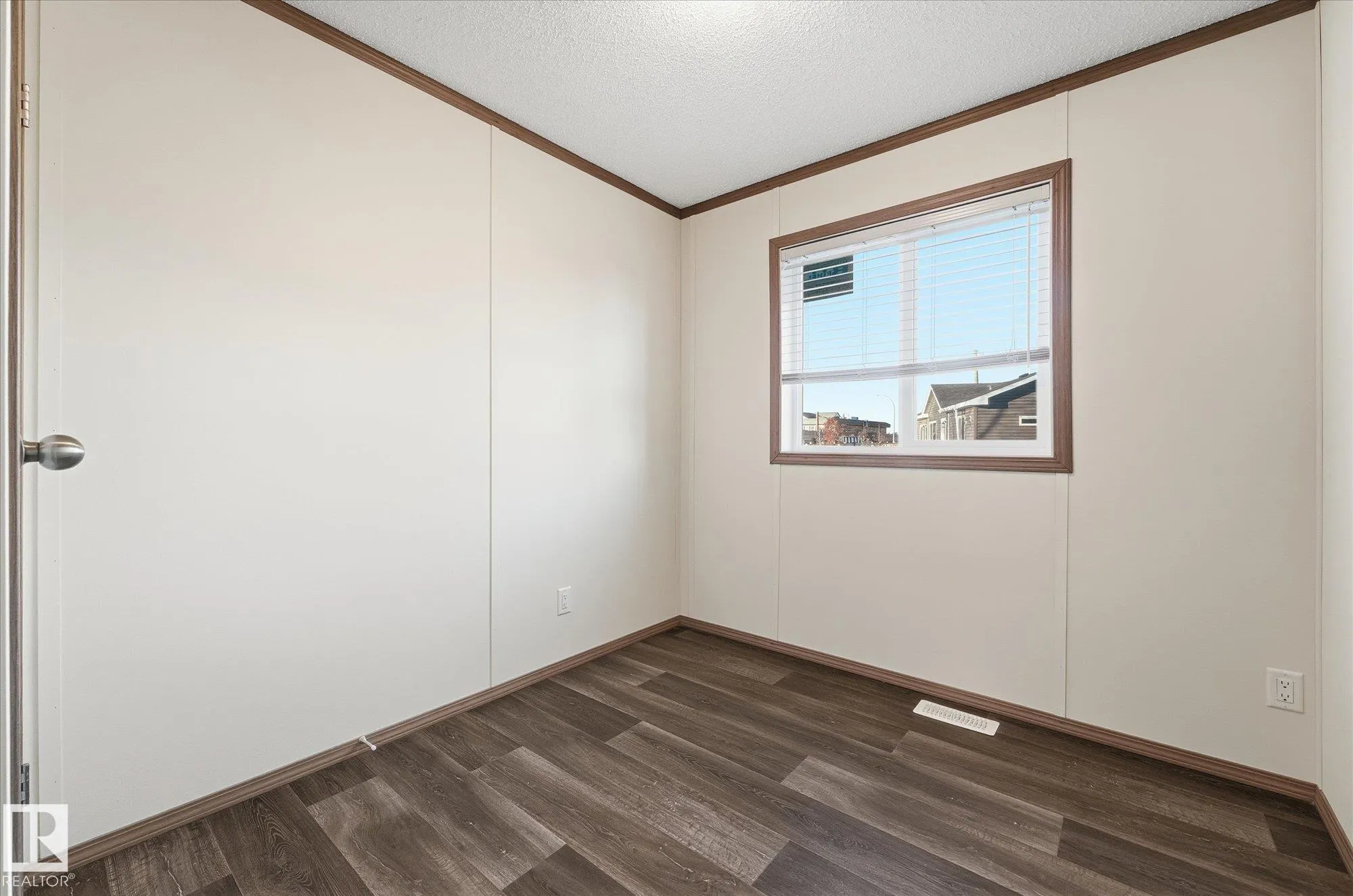 242 305 Calahoo Road