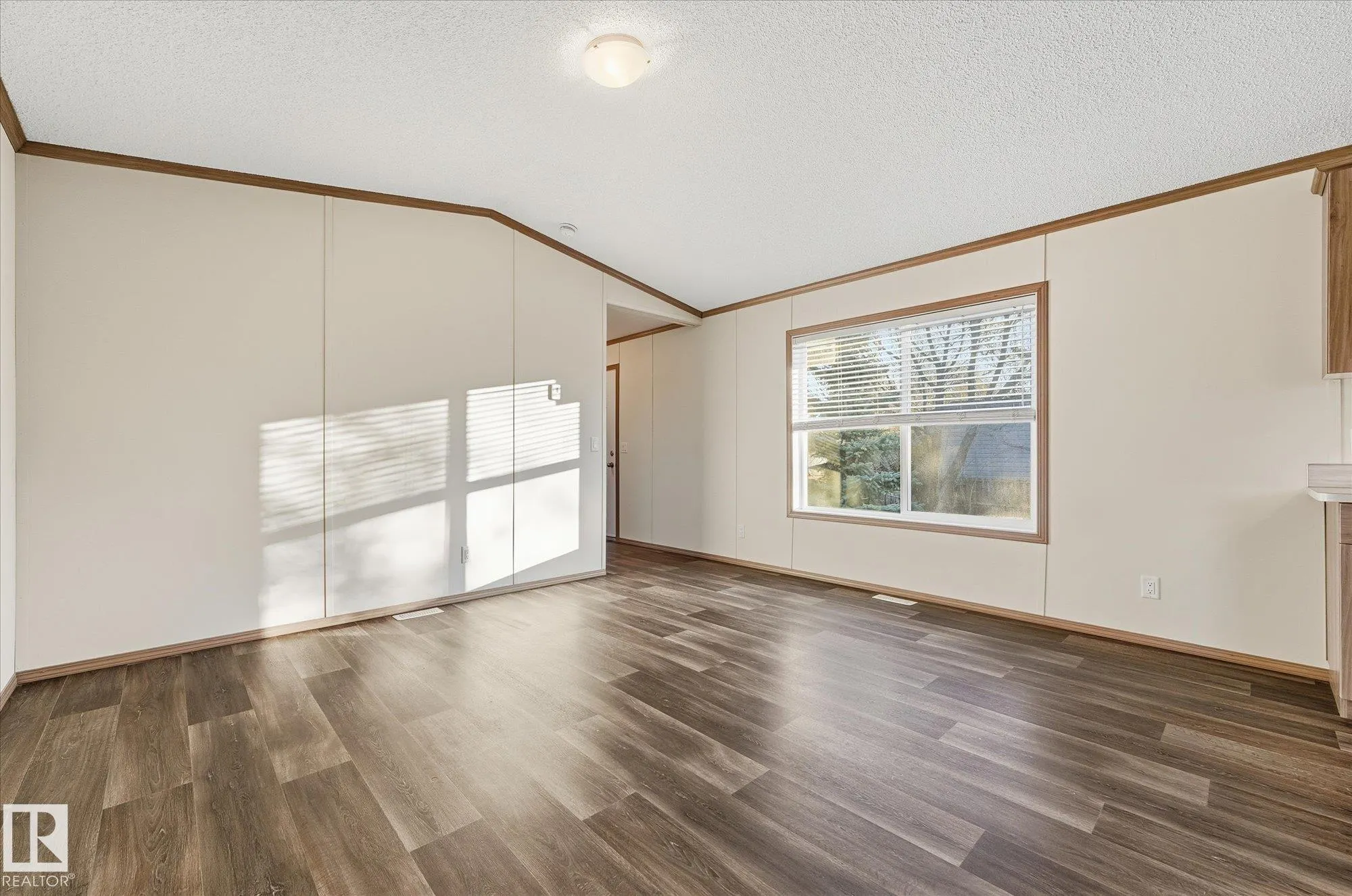 242 305 Calahoo Road