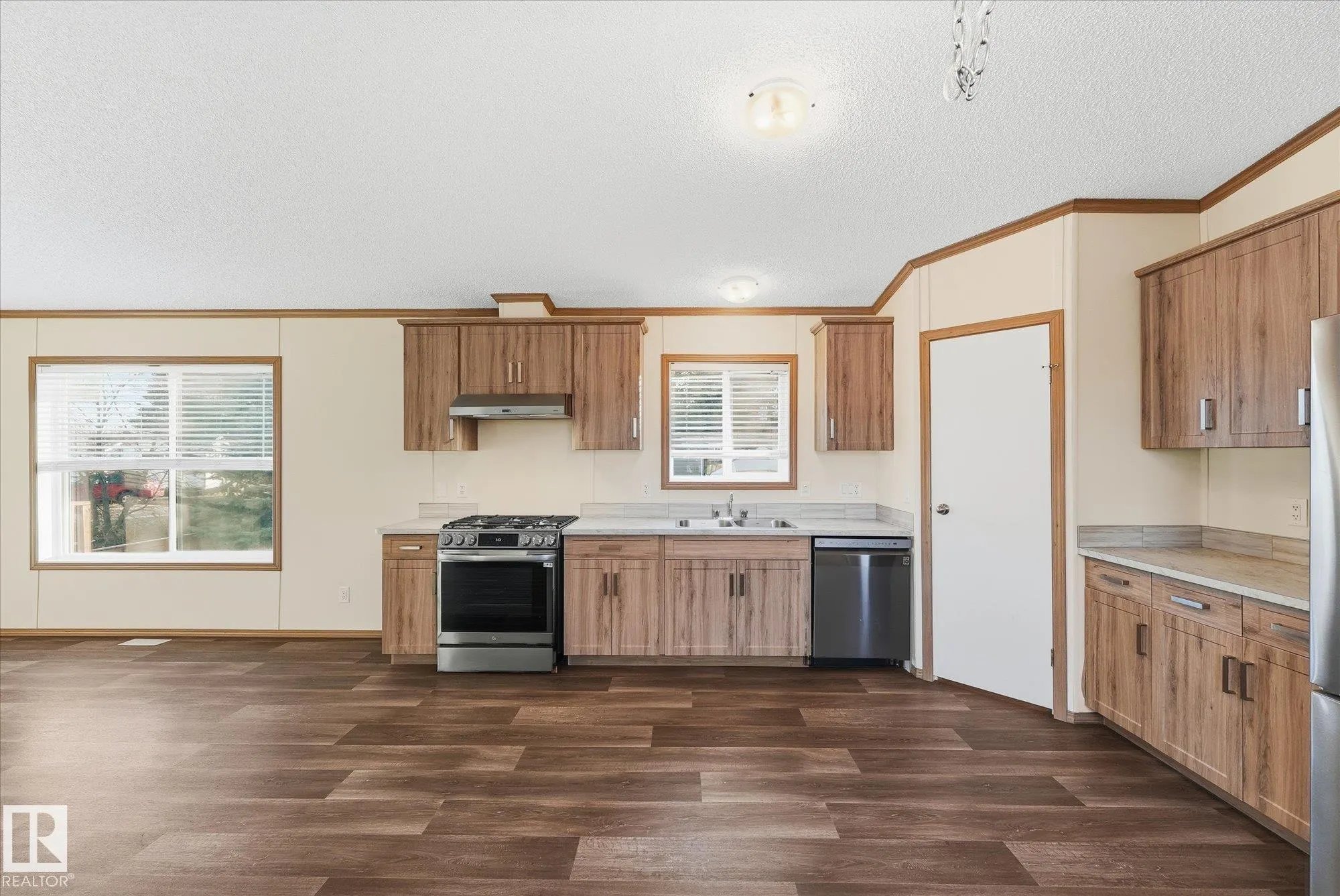 242 305 Calahoo Road