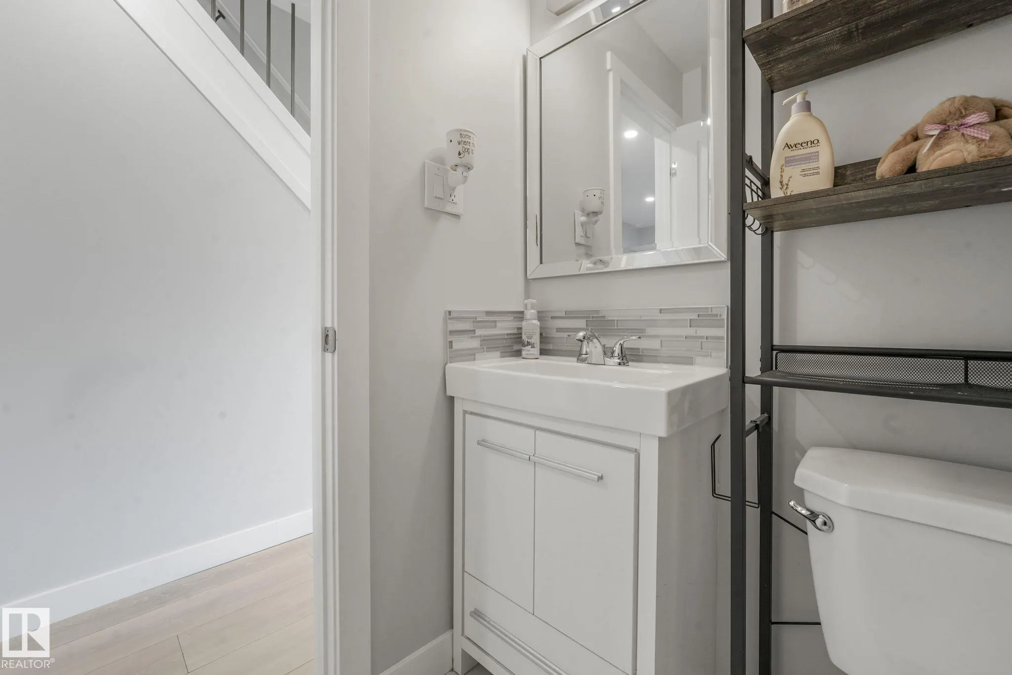 121 VILLAGE ON THE GREEN Green