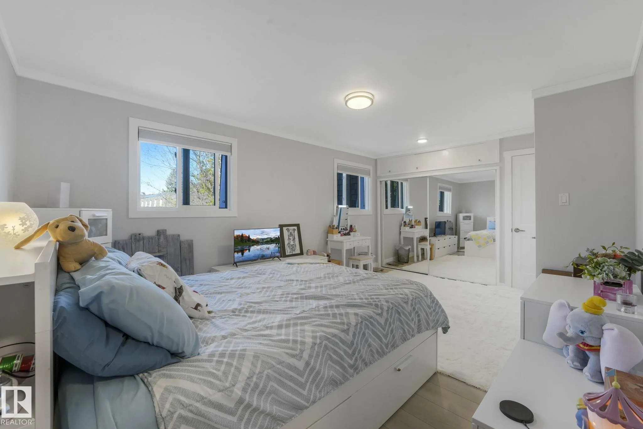 121 VILLAGE ON THE GREEN Green