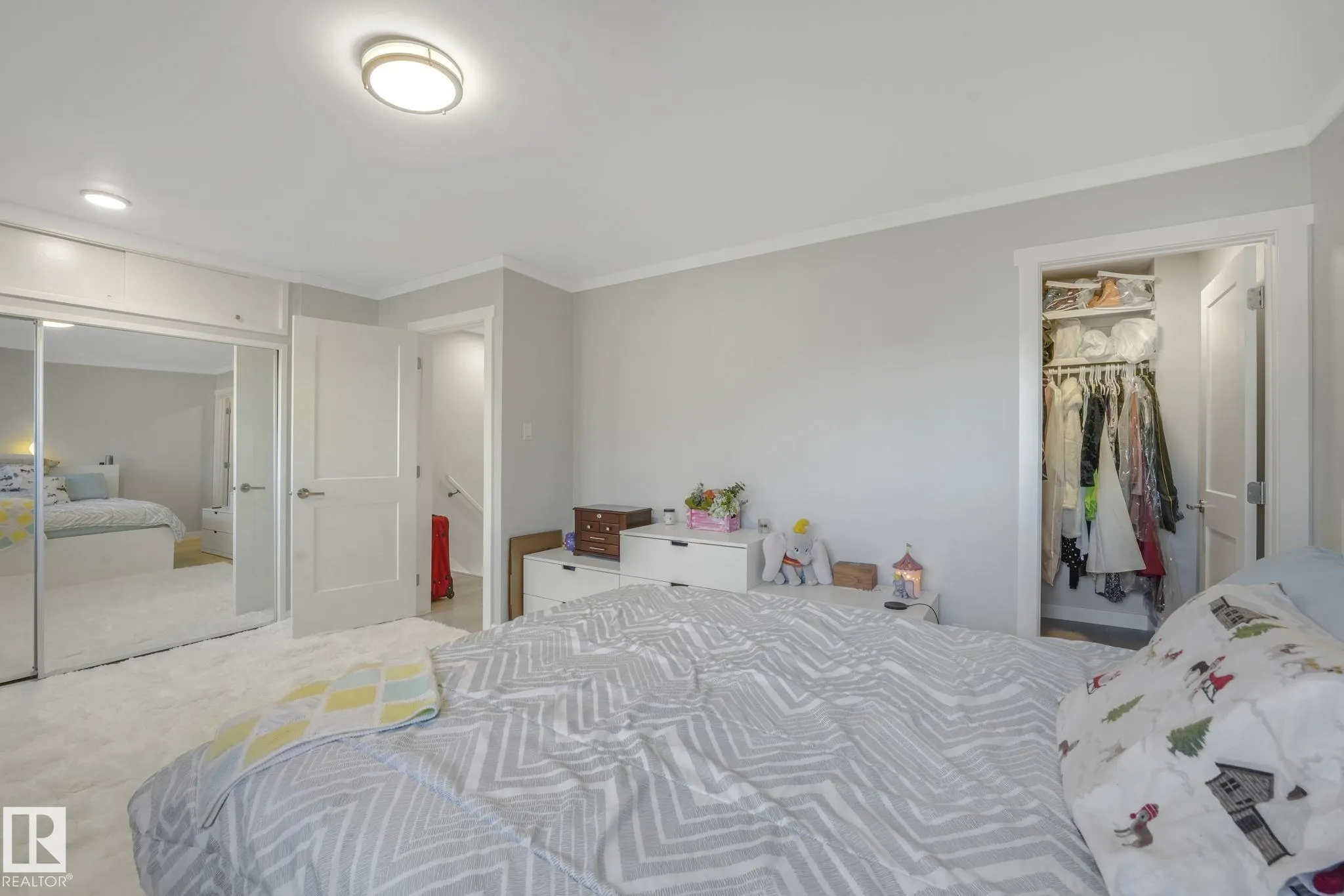 121 VILLAGE ON THE GREEN Green