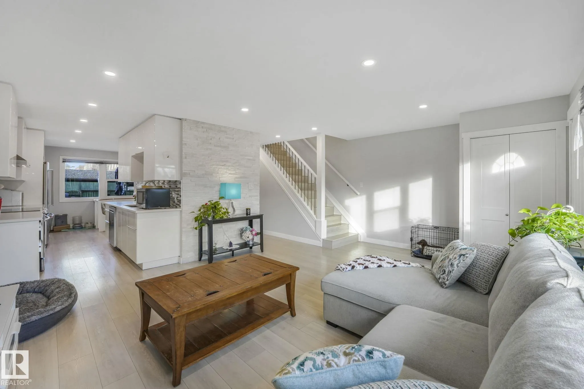 121 VILLAGE ON THE GREEN Green