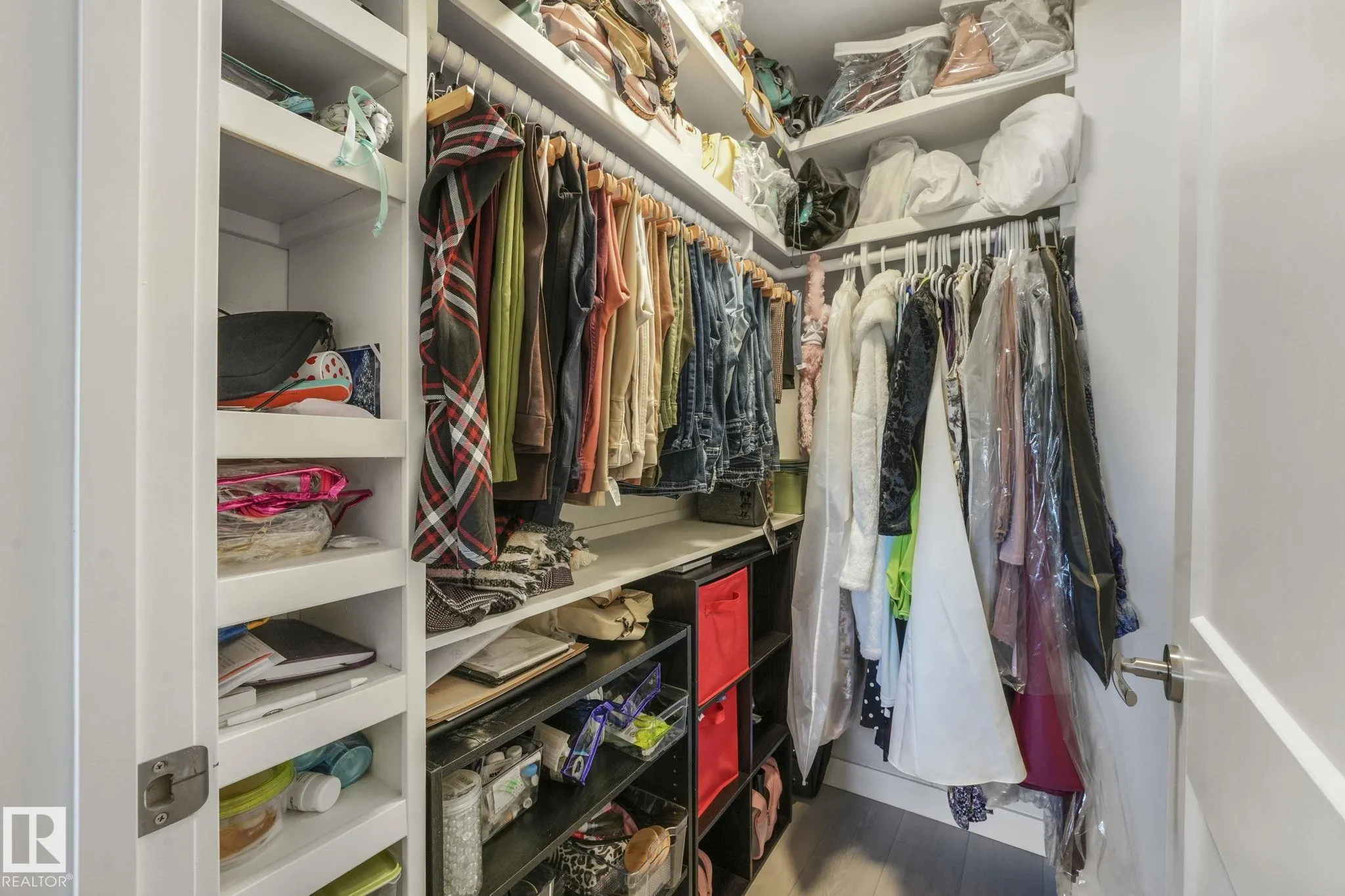 121 VILLAGE ON THE GREEN Green