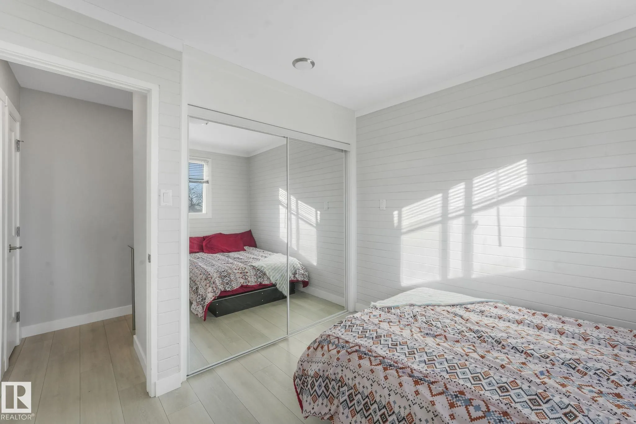 121 VILLAGE ON THE GREEN Green