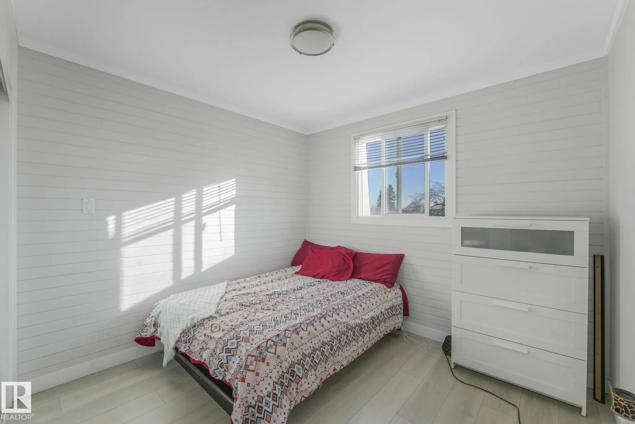 121 VILLAGE ON THE GREEN Green