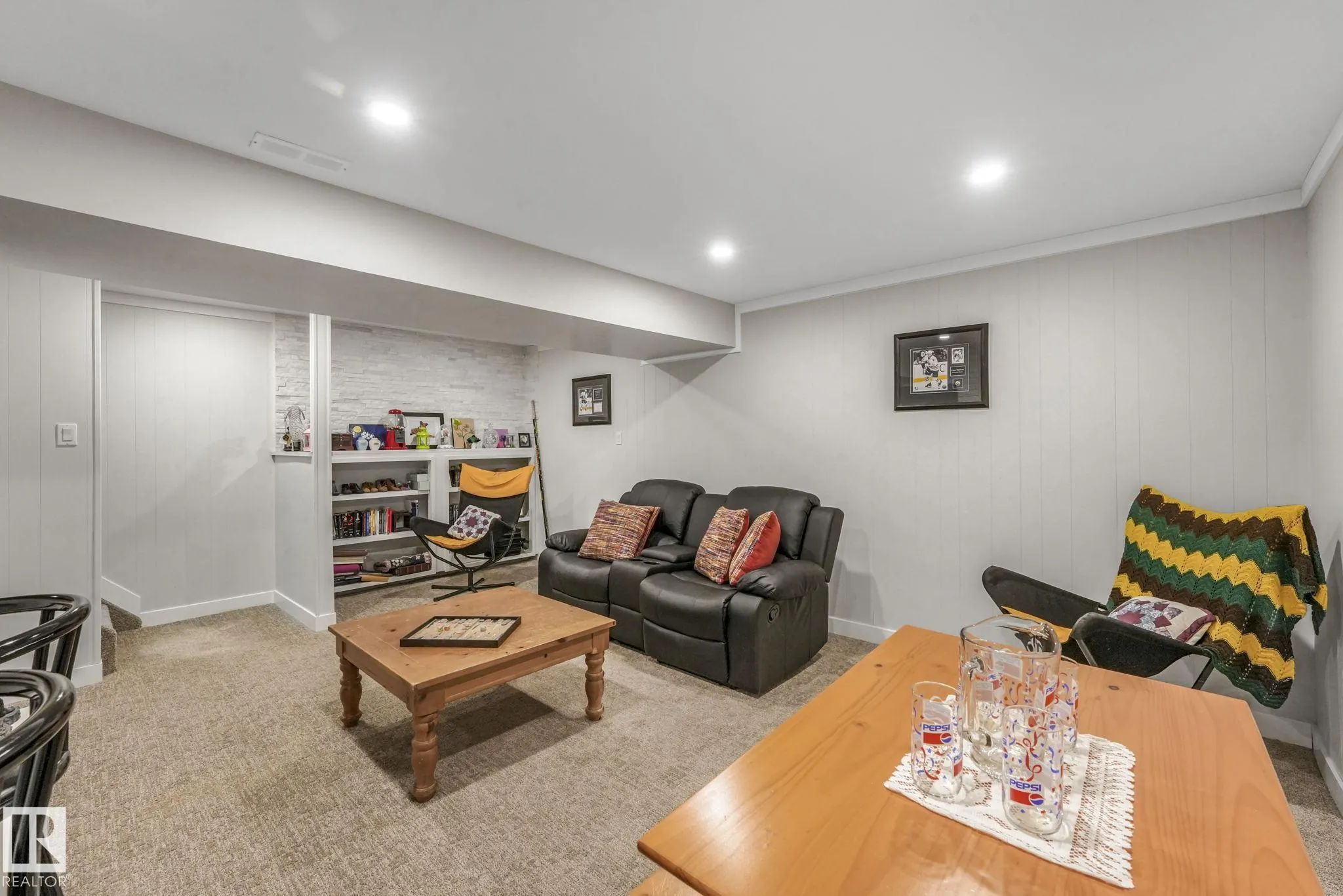 121 VILLAGE ON THE GREEN Green