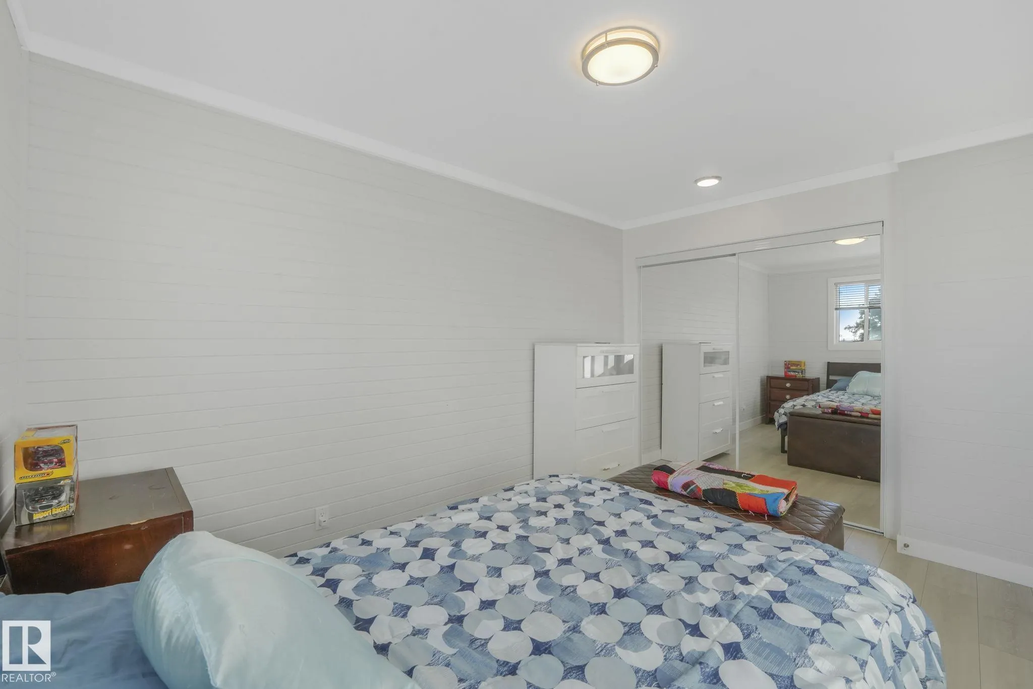 121 VILLAGE ON THE GREEN Green