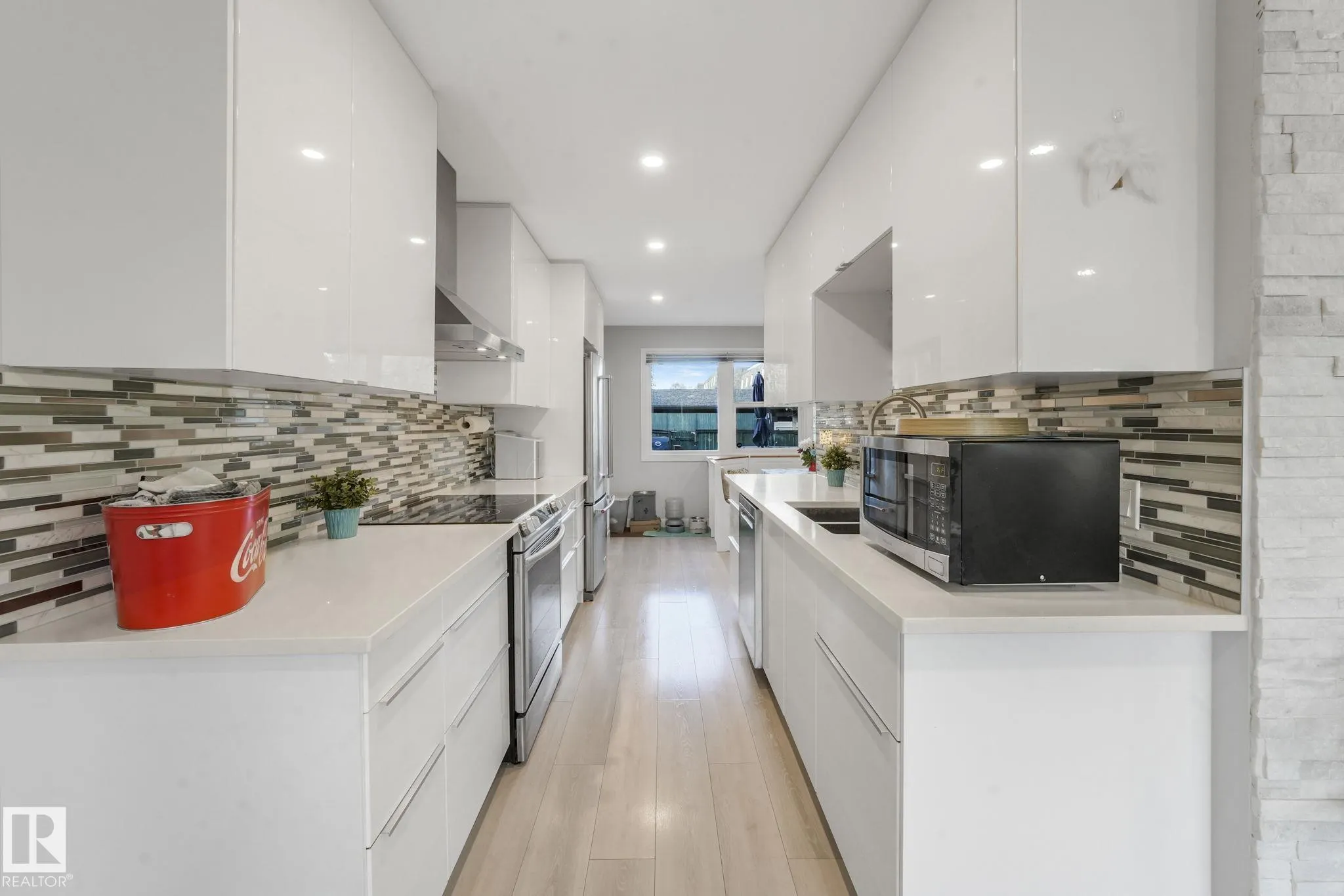 121 VILLAGE ON THE GREEN Green